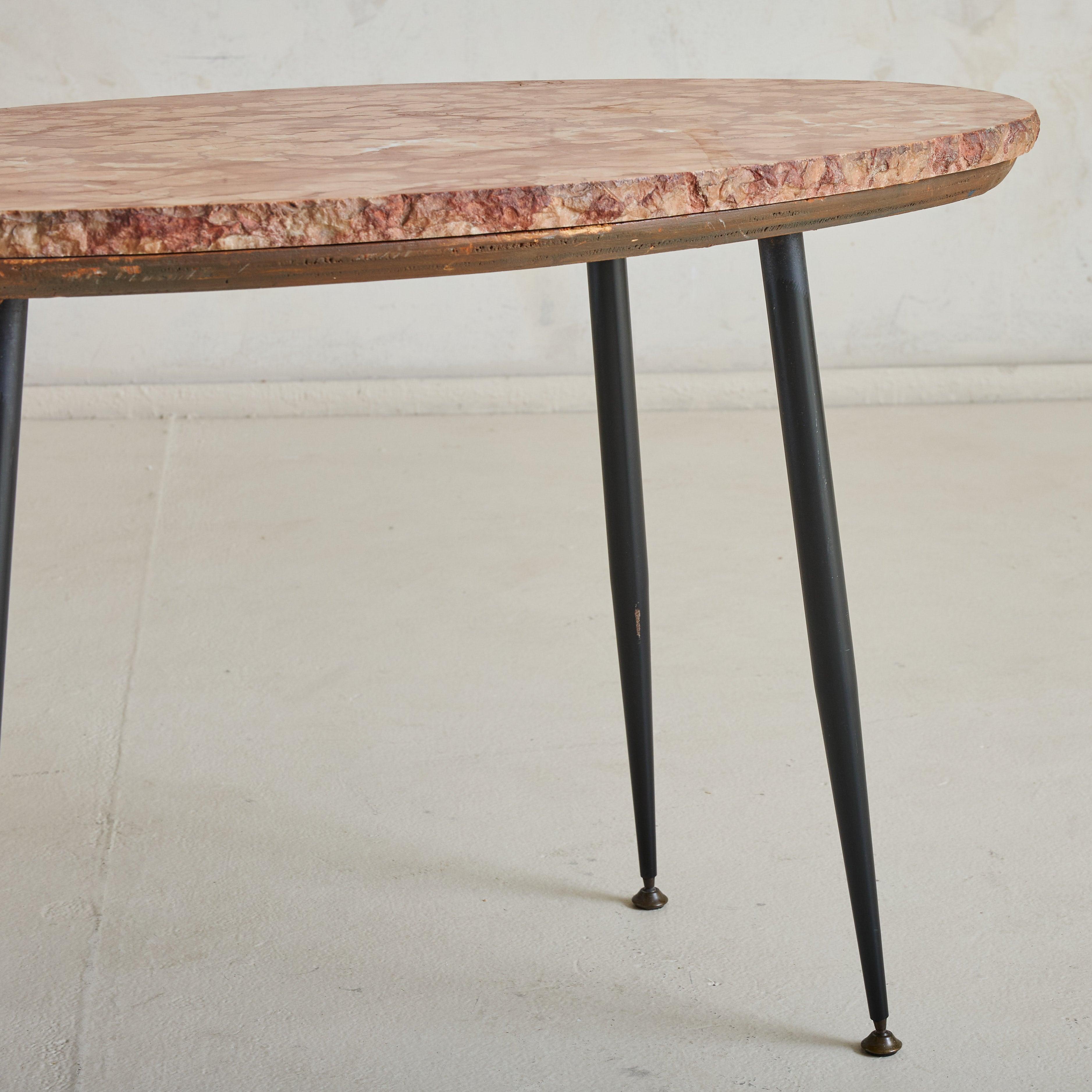 Italian Oval Pink Marble Coffee Table, 1950s For Sale 1