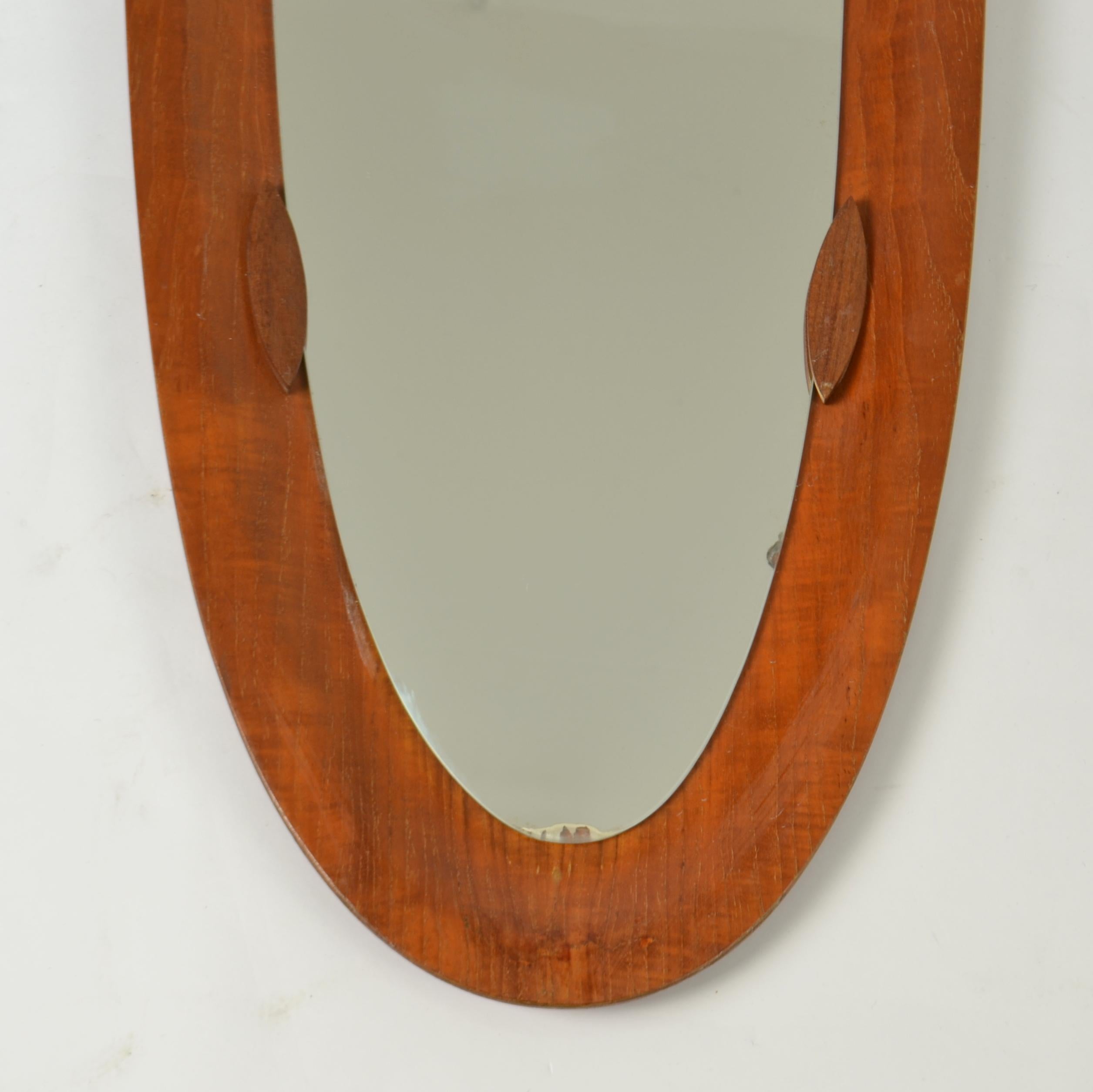 Miroir italien ovale en contreplaqué par Franco Campo & Carlo Graffi Bon état - En vente à London, GB