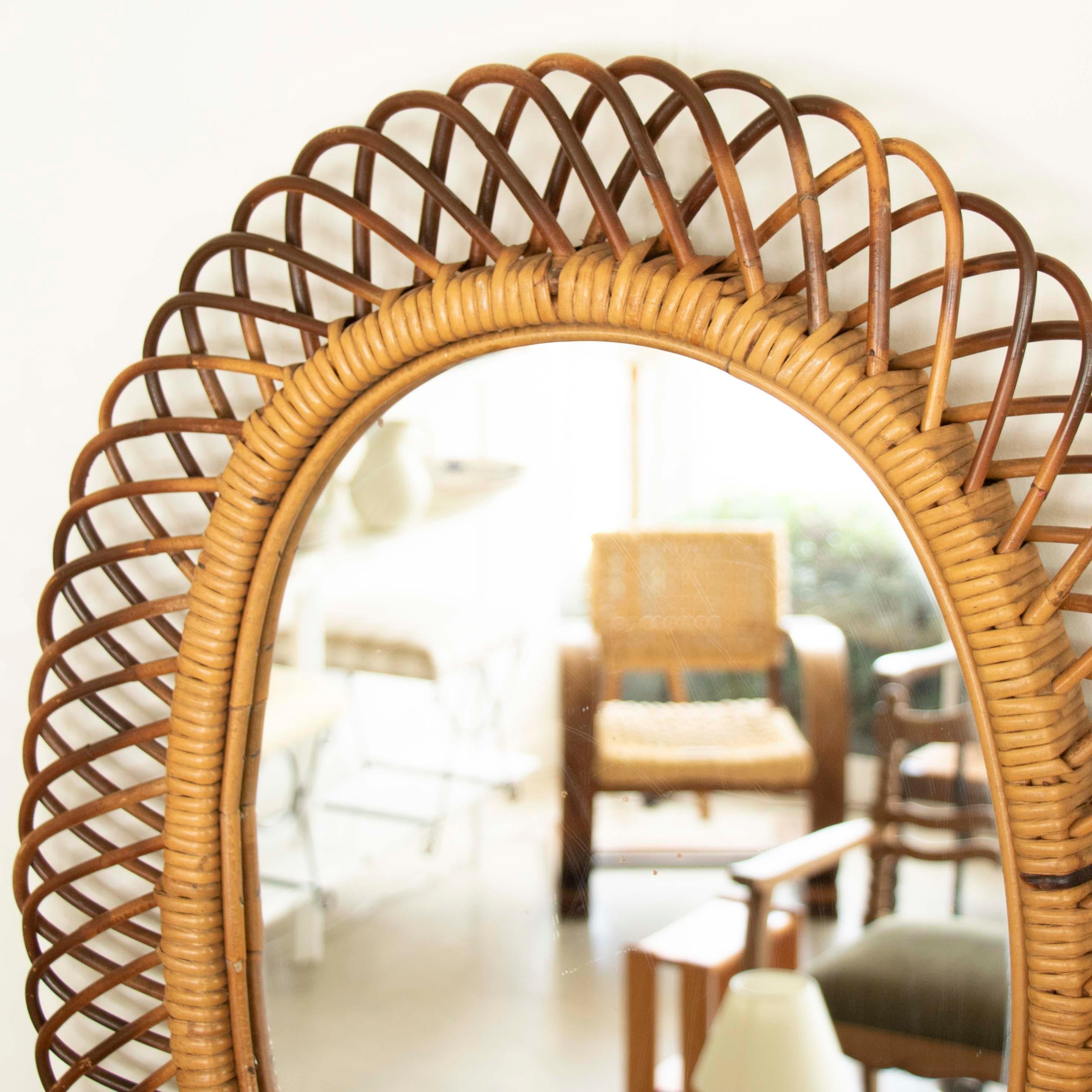 Specchio ovale italiano in rattan di Franco Albini In condizioni buone a Los Angeles, CA
