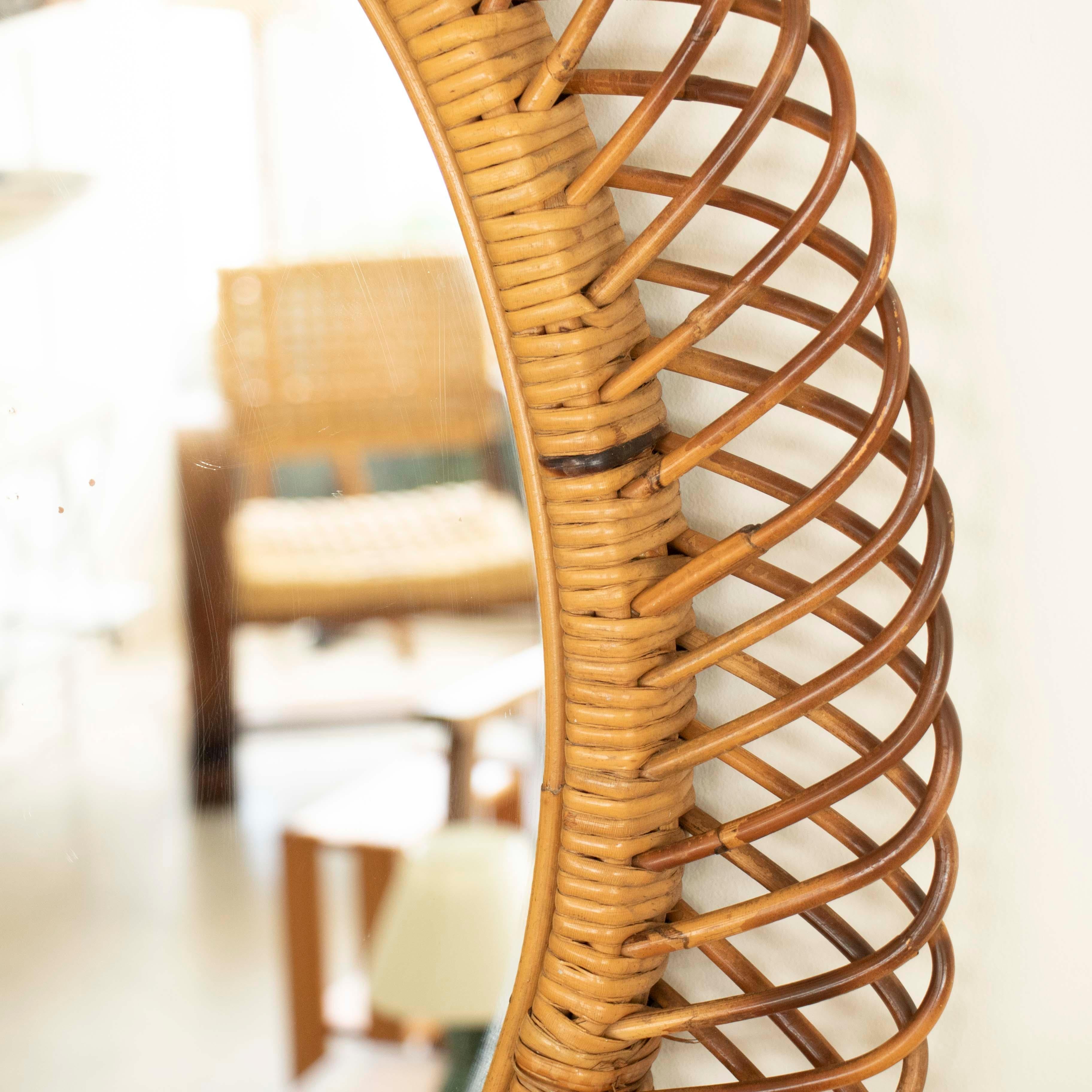 XX secolo Specchio ovale italiano in rattan di Franco Albini