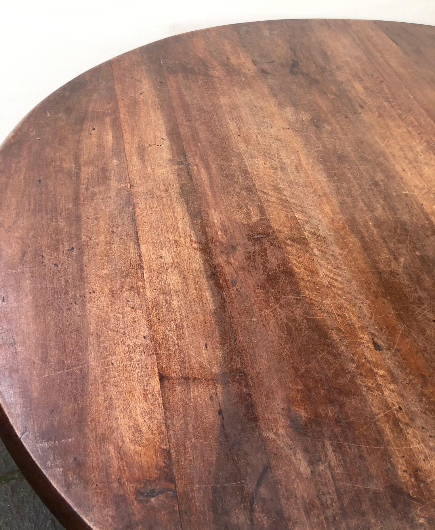 Country Italian Oval Table in Solid Walnut with Turned Leg  Very Comfortable For Sale