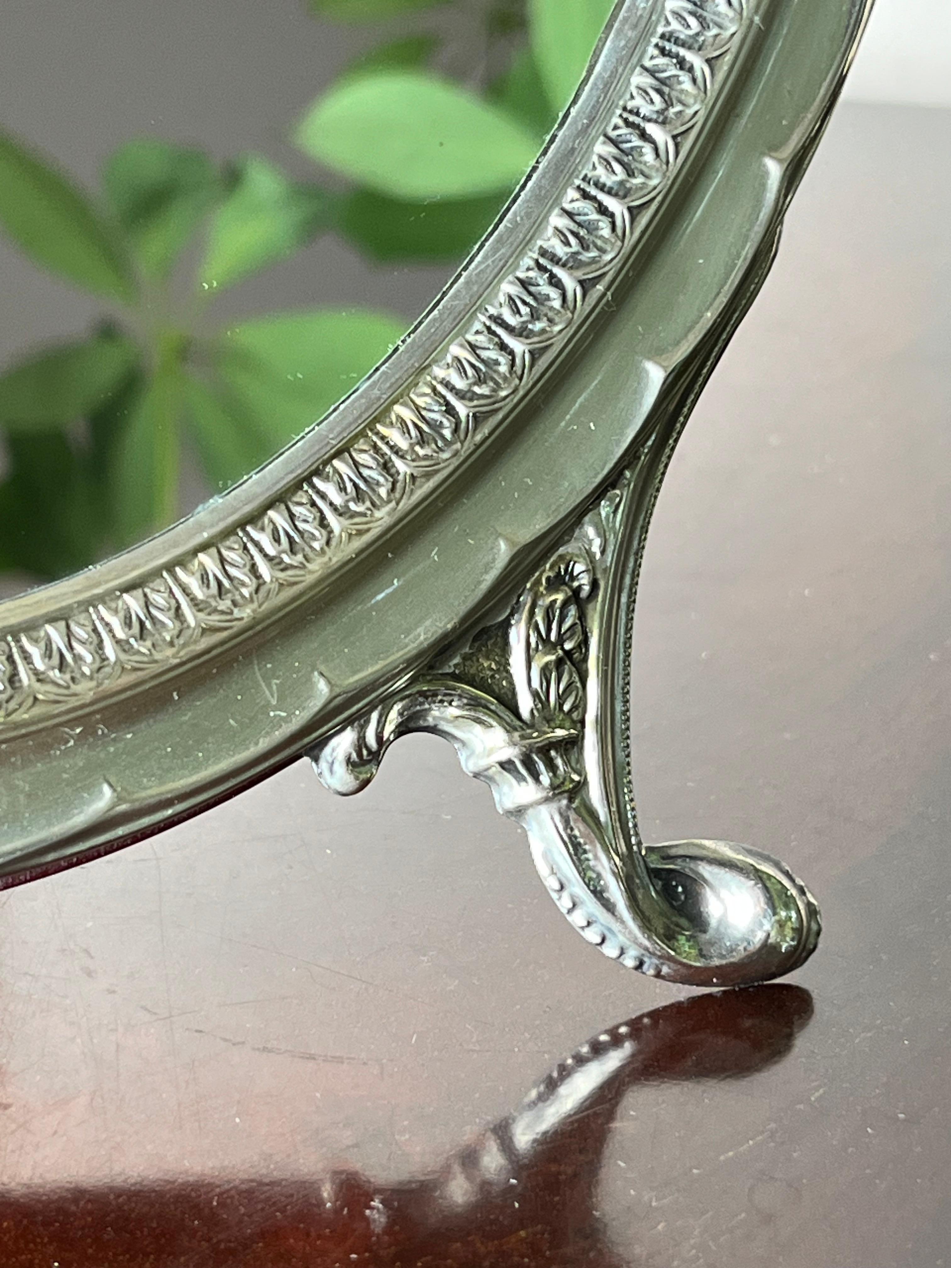 Italienischer ovaler Tischspiegel aus 800er Silber, 1960er Jahre (Mitte des 20. Jahrhunderts) im Angebot