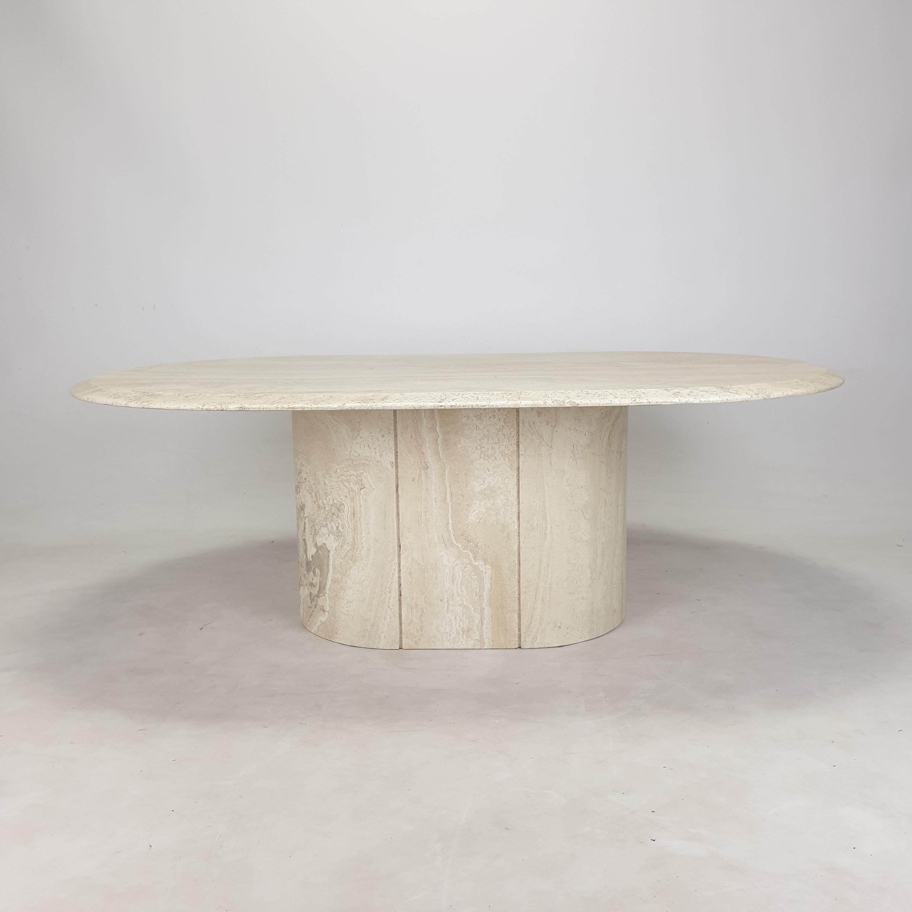 Italian Oval Travertine Coffee Table, 1984 In Good Condition In Oud Beijerland, NL