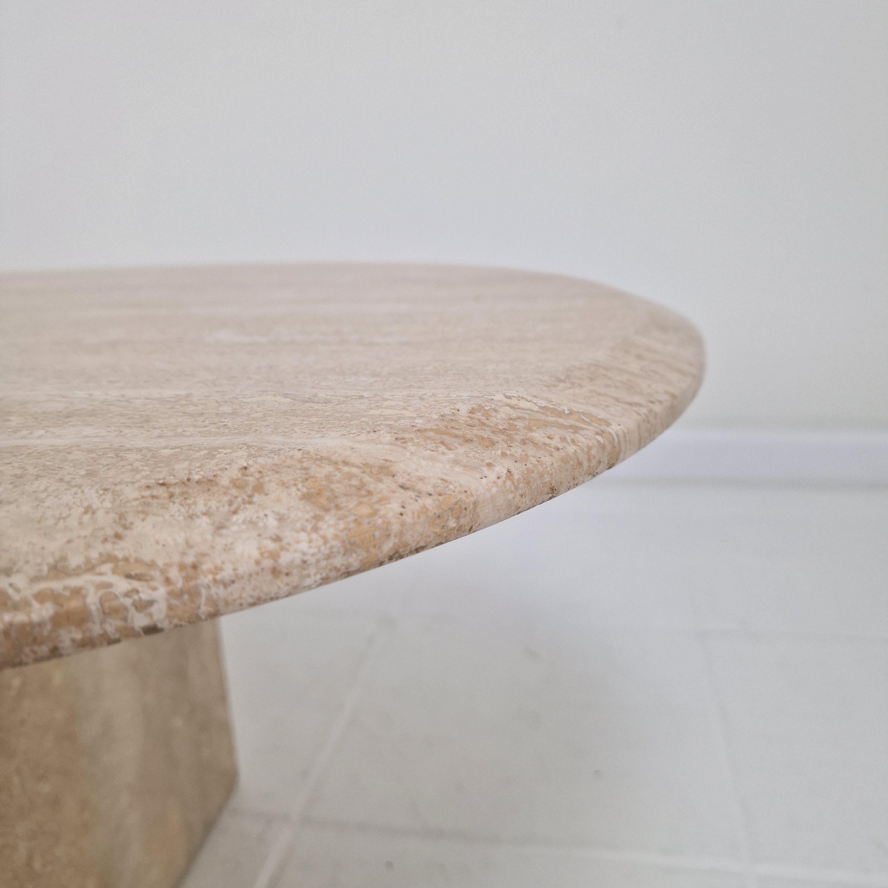 Italian Oval Travertine Coffee Table – Natural Elegance with Sculptural Style en venta 6