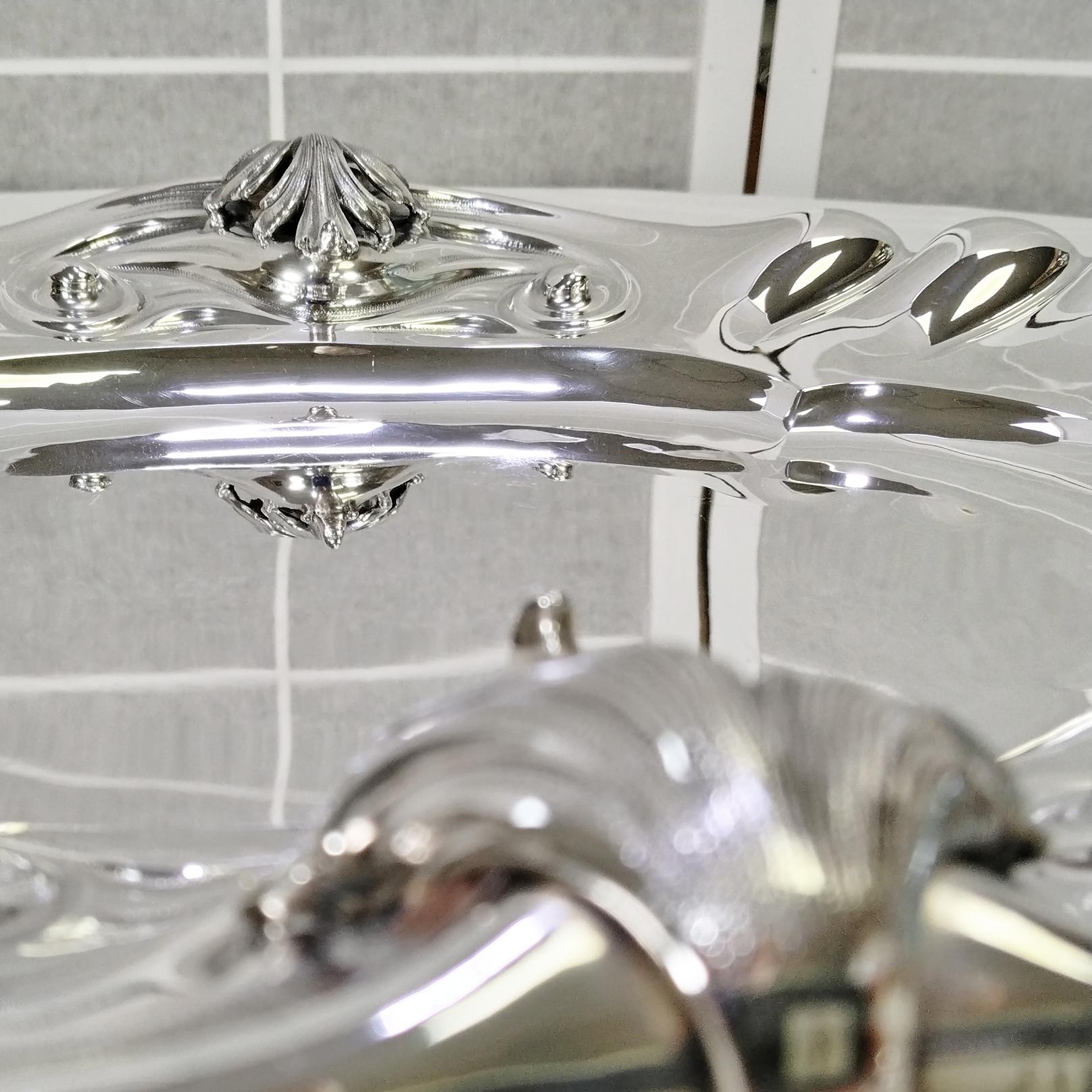 Sopera oval italiana con bandeja en plata 800 maciza estilo barroco en venta 5