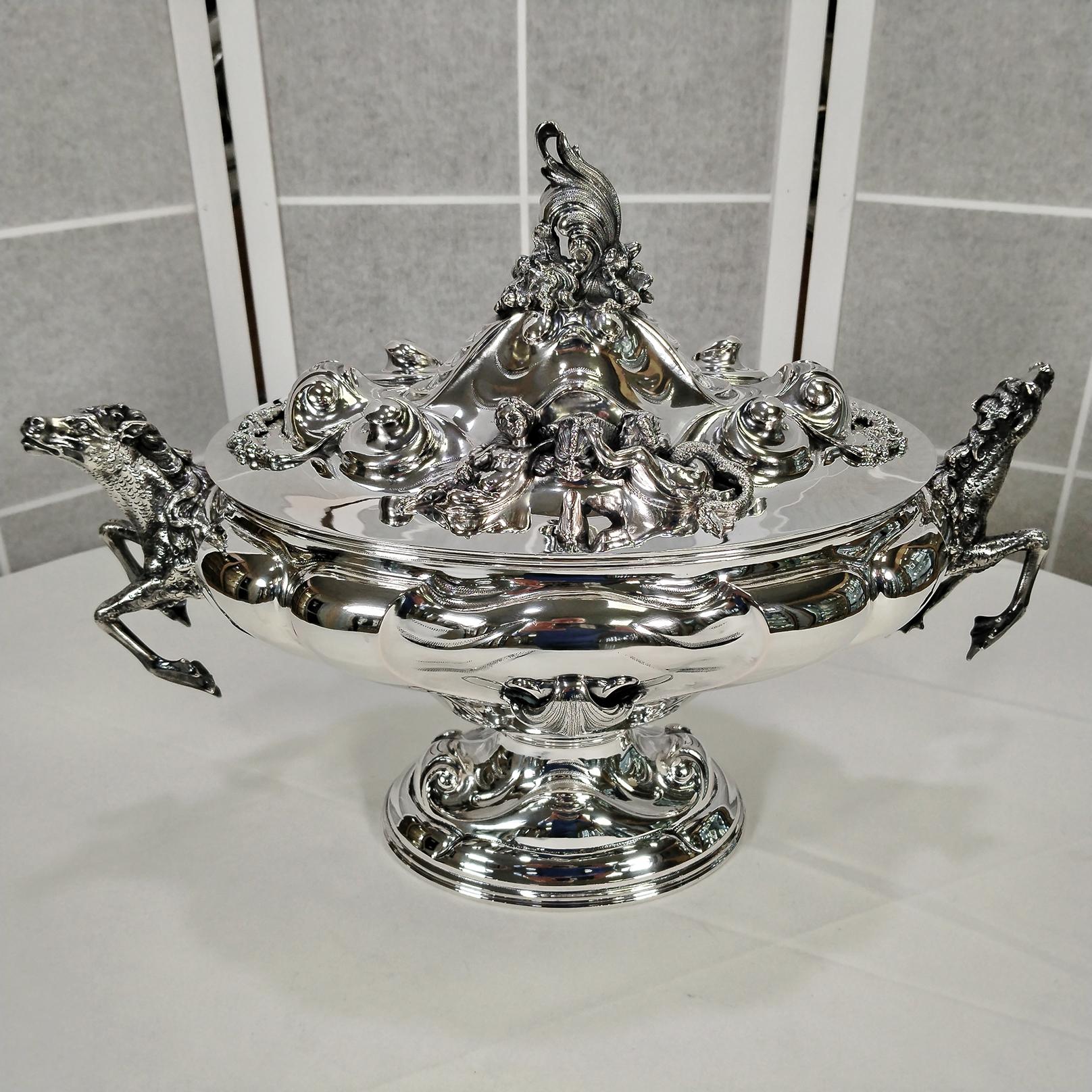 Sopera oval italiana con bandeja en plata 800 maciza estilo barroco en venta 7