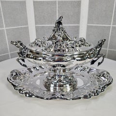 Italian oval tureen with tray in solid 800 silver baroque style