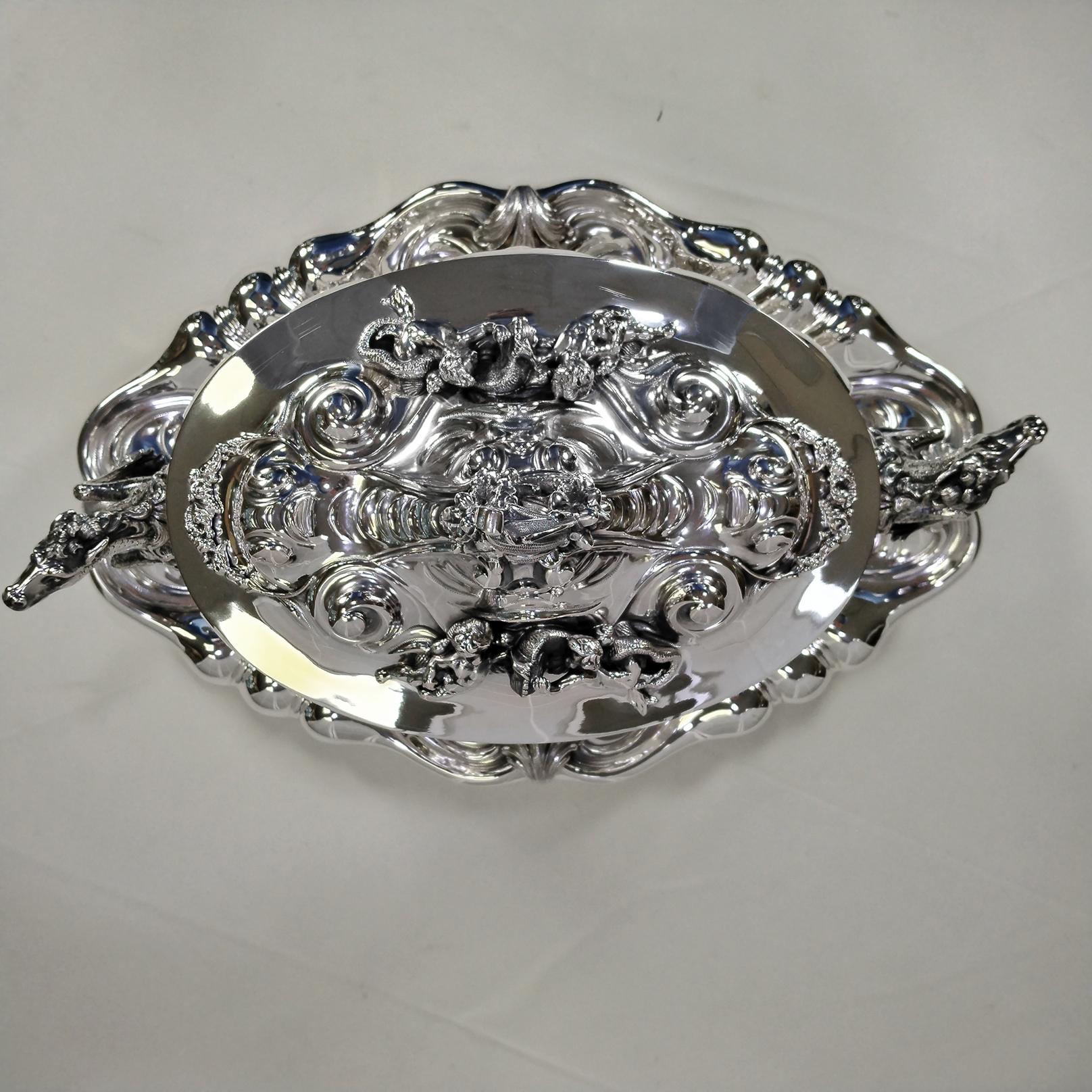 Sopera oval italiana con bandeja en plata 800 maciza estilo barroco Italian en venta