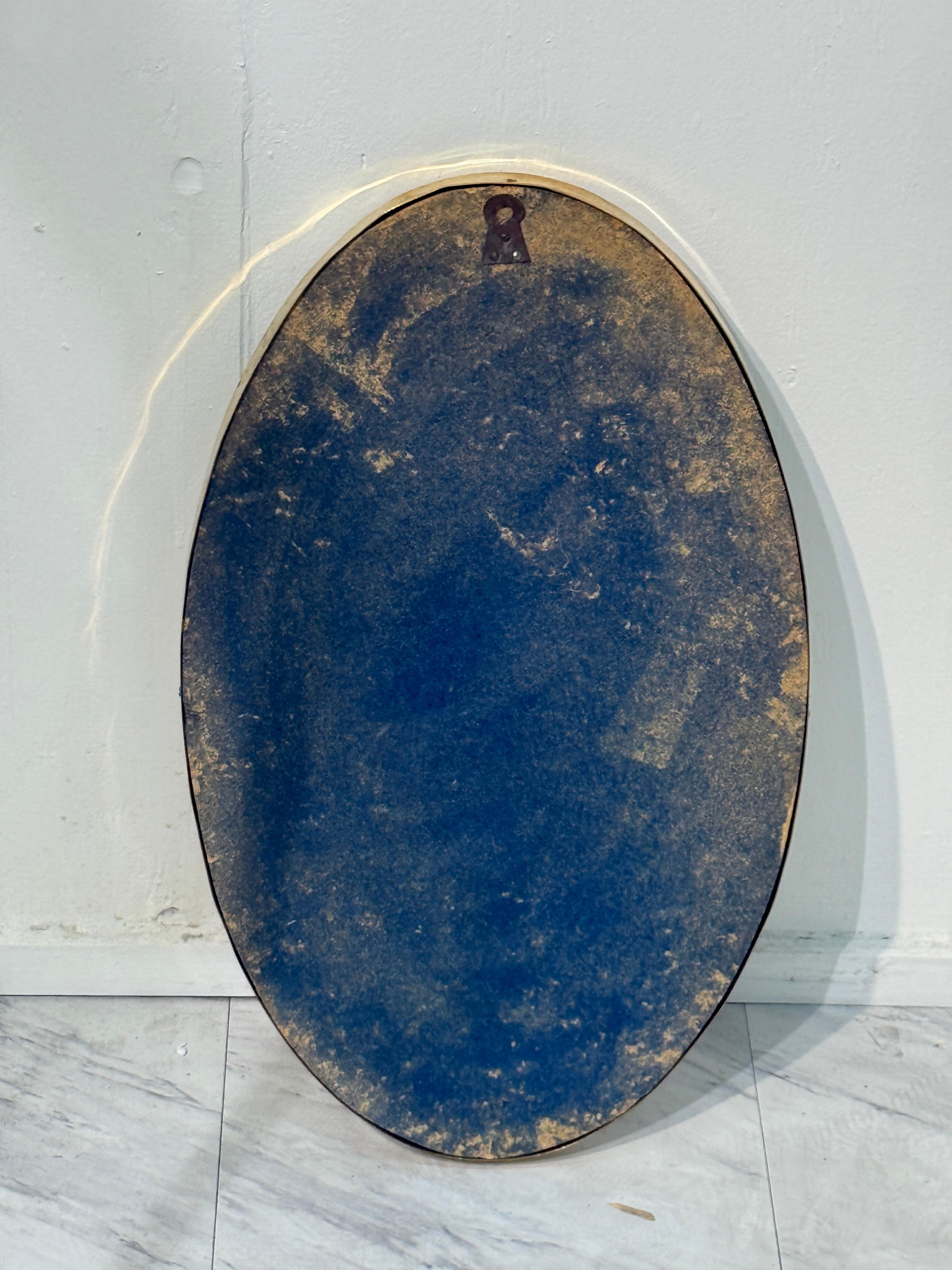 Milieu du XXe siècle Miroir mural ovale italien en laiton , années 1950 en vente