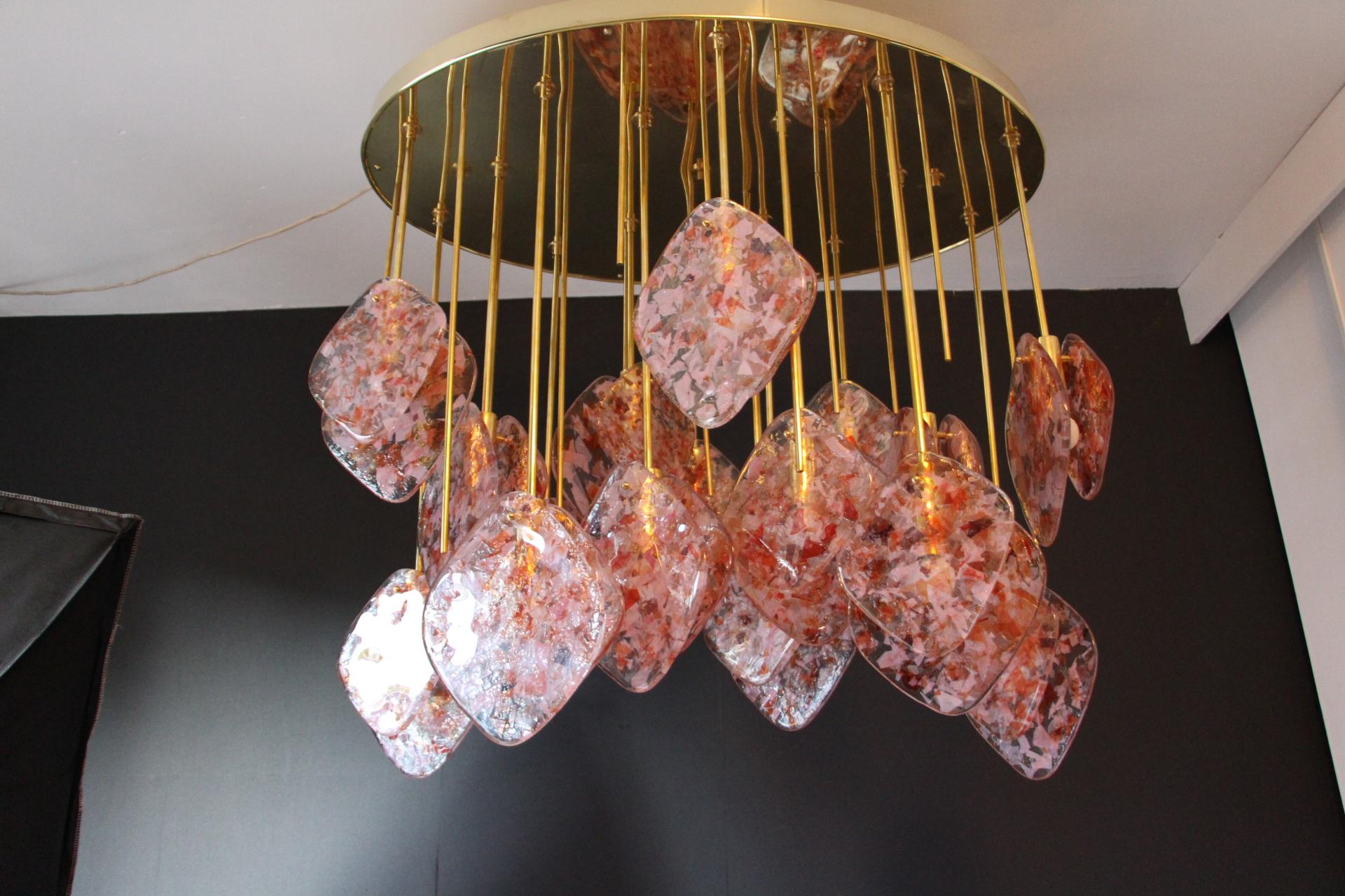 Italian Ovale Mid-Century Modern Brass and Pink Glass Chandelier For Sale 10
