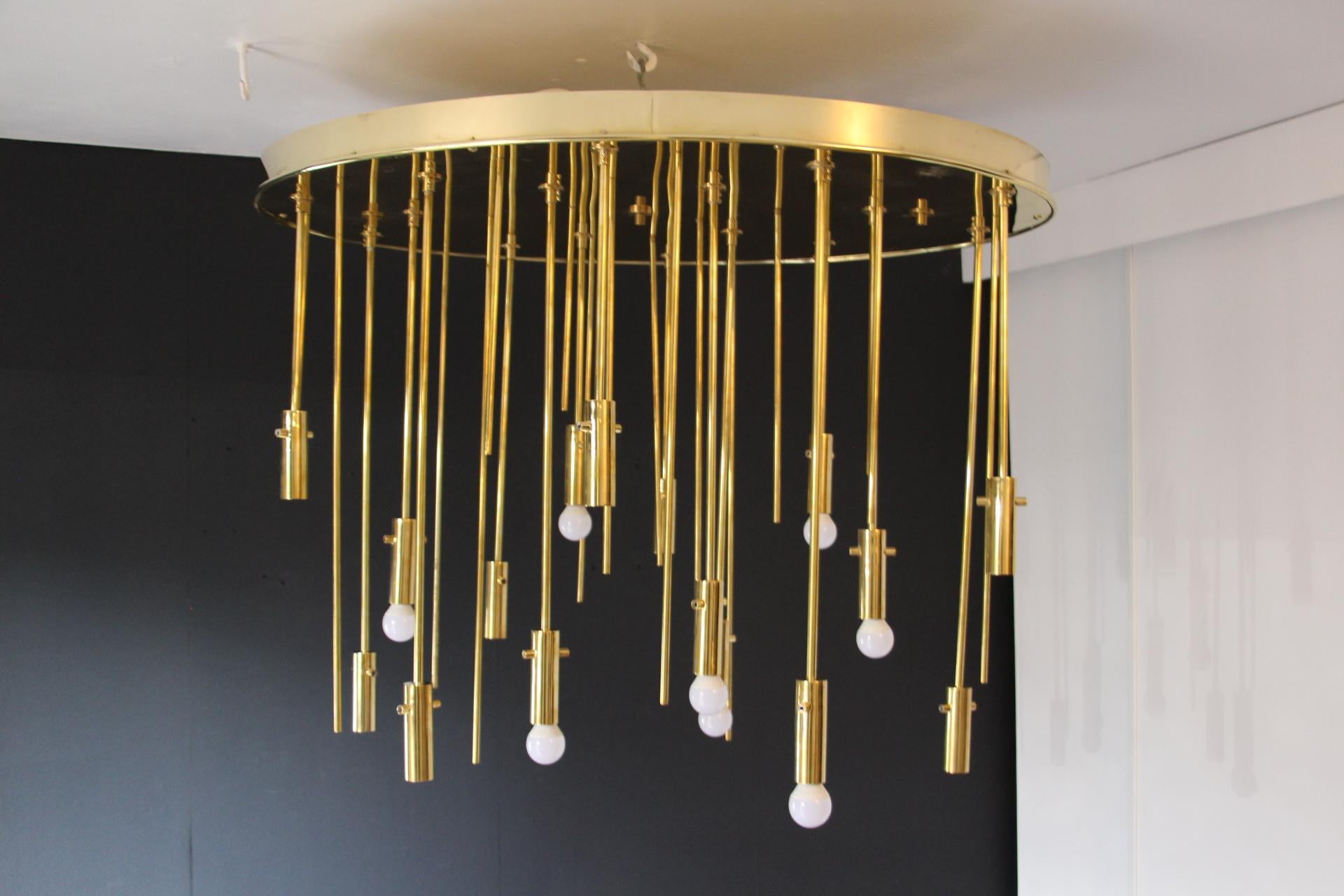 Italian Ovale Mid-Century Modern Brass and Pink Glass Chandelier For Sale 15