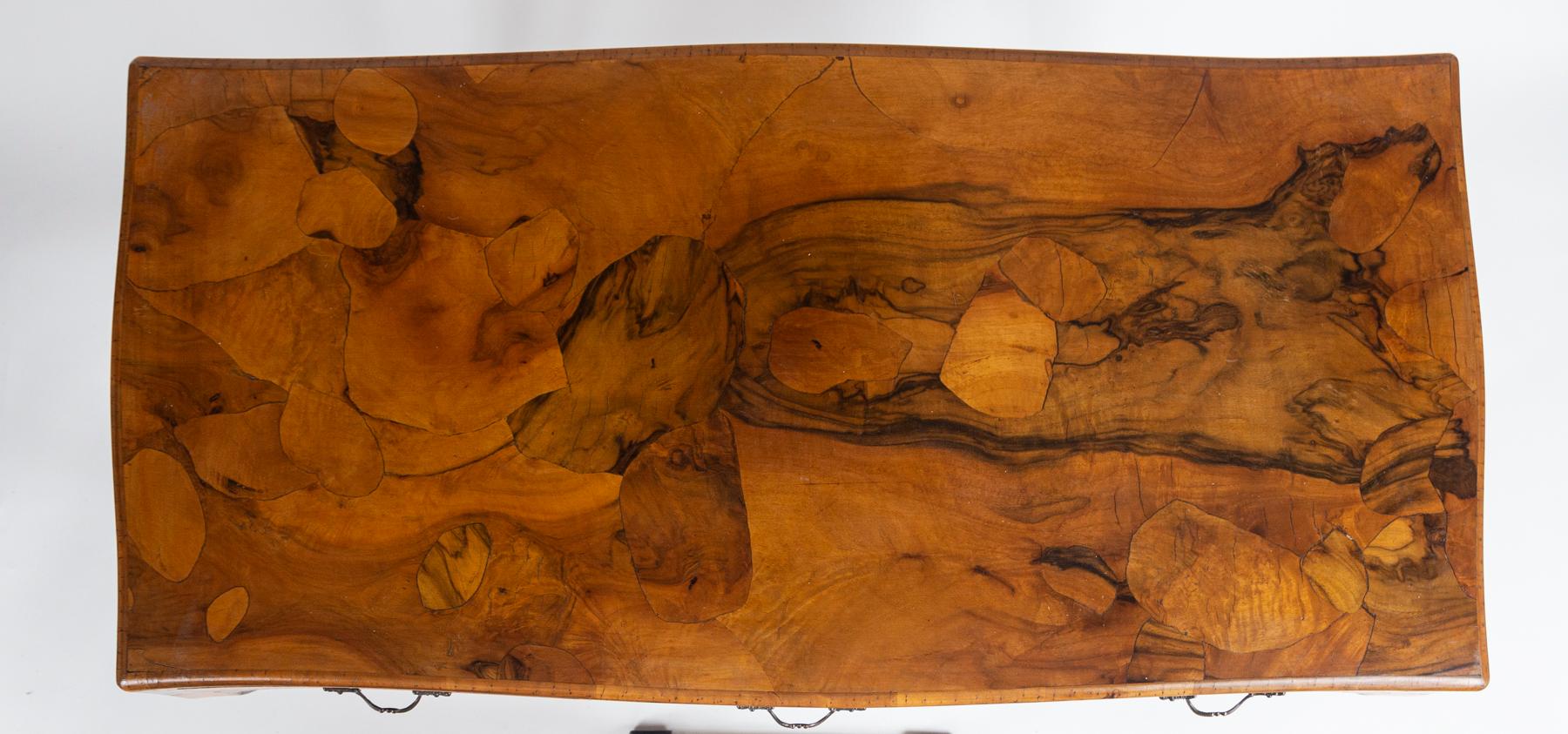 Italian Oyster Burlwood Console Table, 20th Century 3