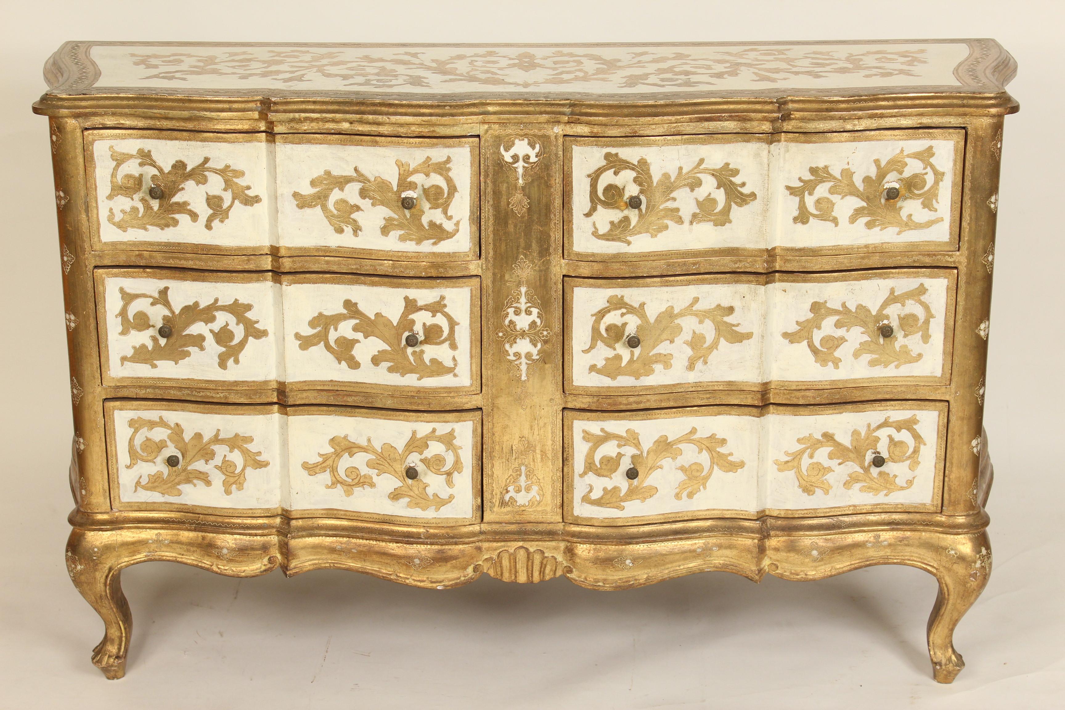 Italian painted and gilt decorated serpentine shaped Louis XV style dresser / chest, circa 1970s.