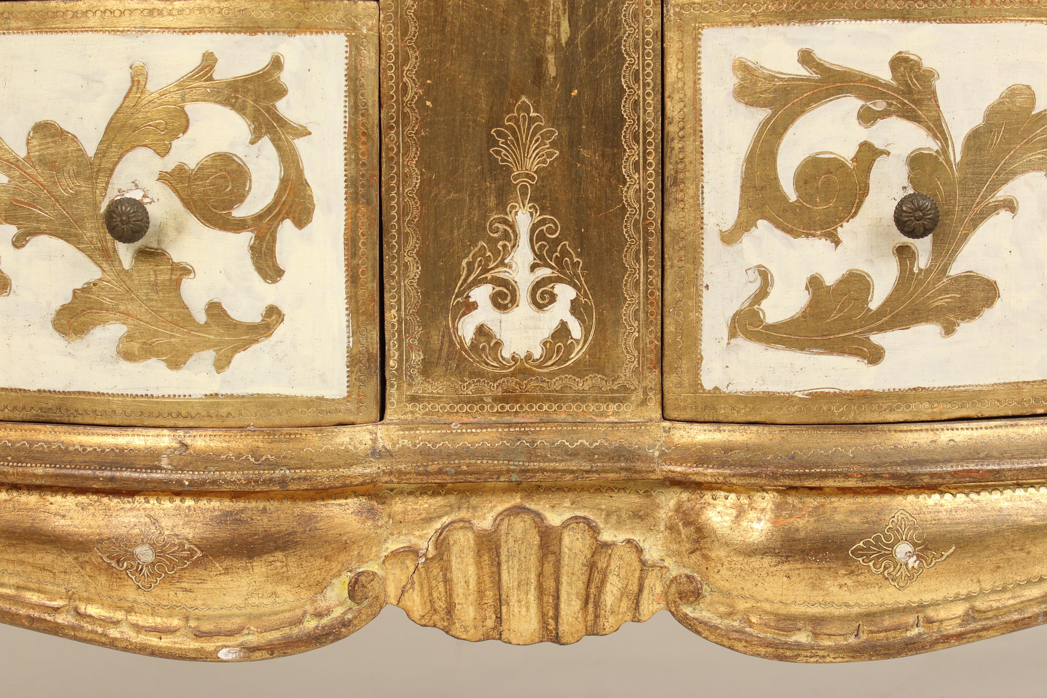 Italian Painted and Gilt Decorated Louis XV Style Dresser / Chest 3