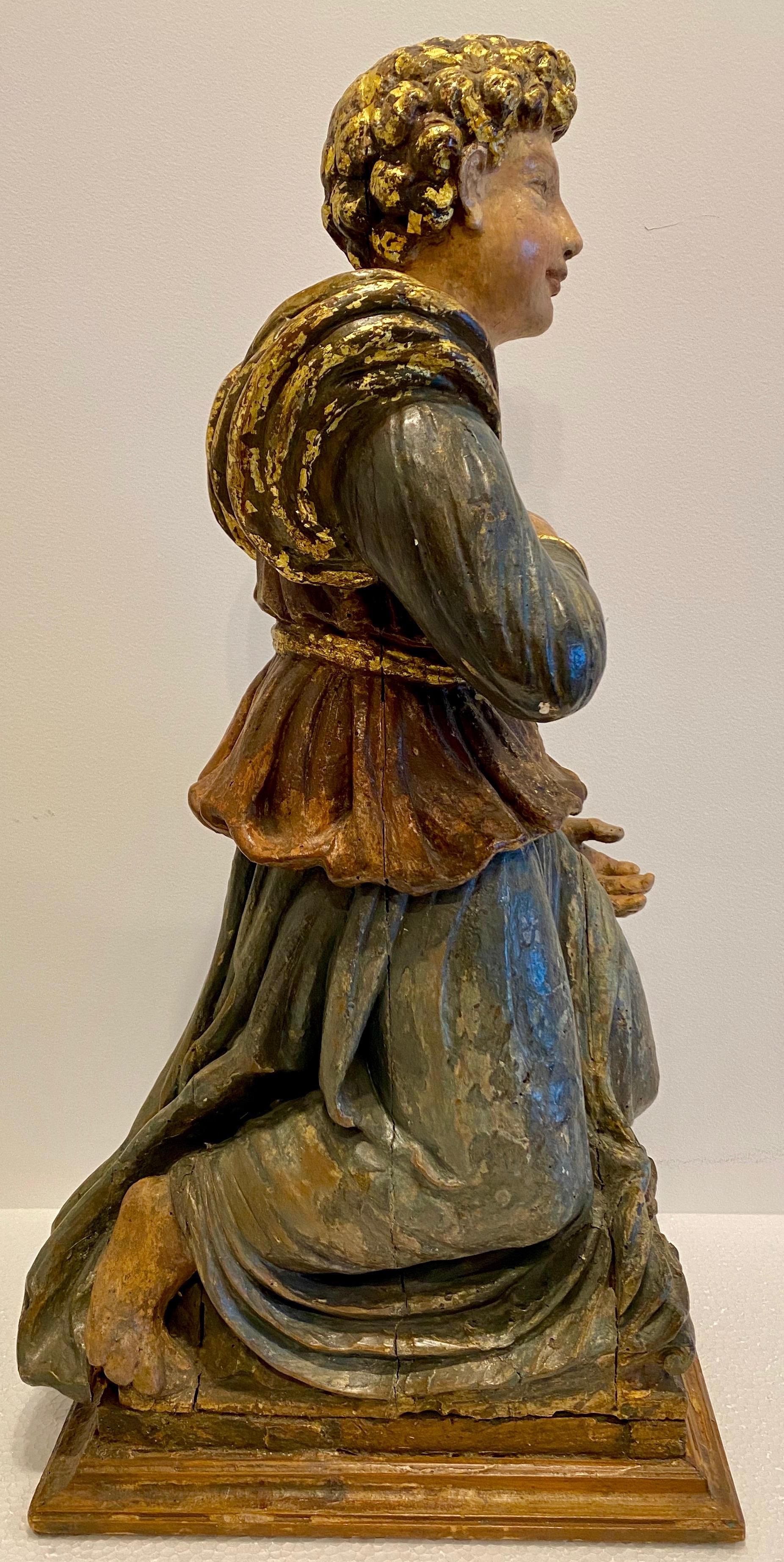Italian Painted and Lacquered Wooden Sculpture of a Kneeling Figure, Circa 1650 For Sale 4