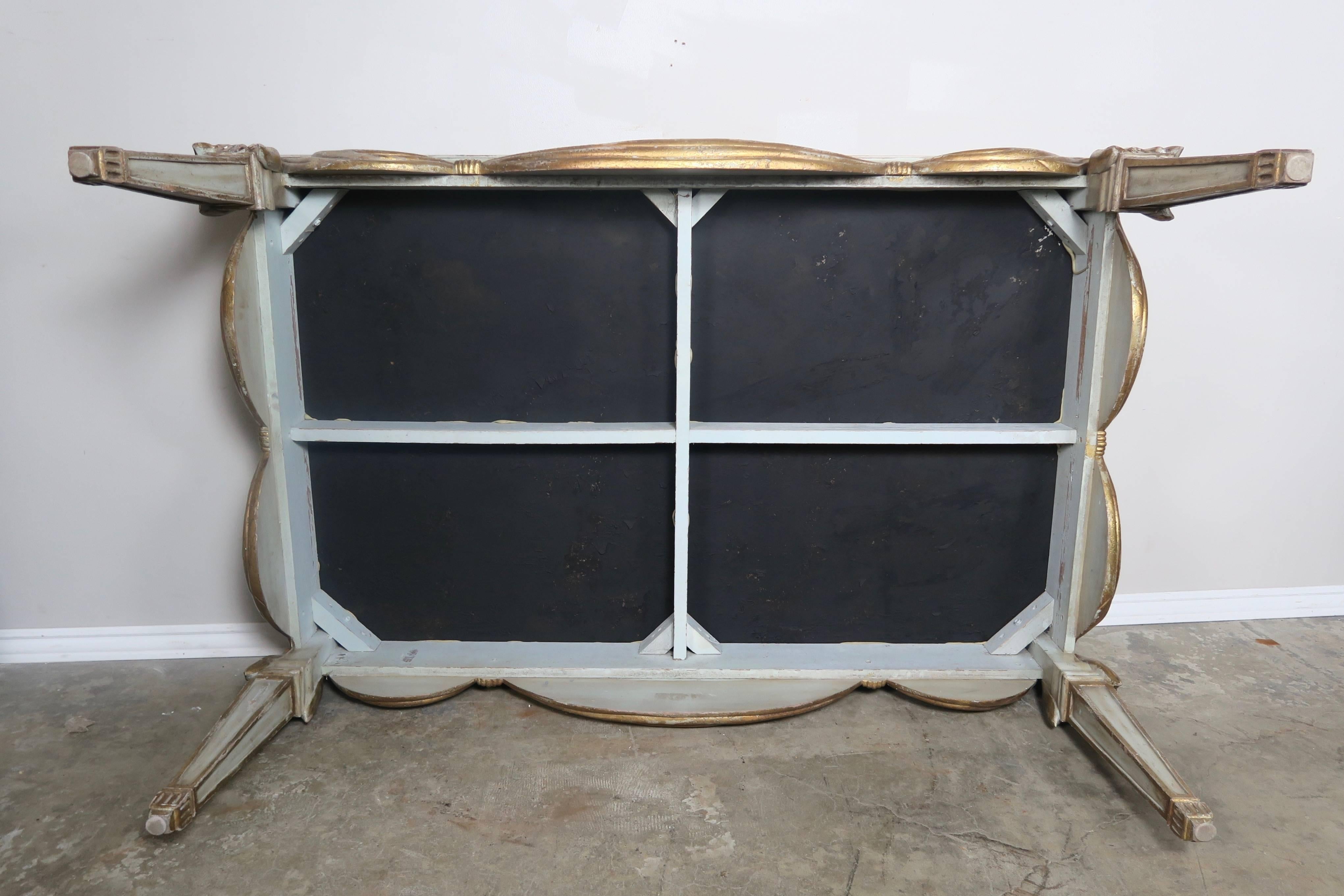 Italian Painted and Parcel-Gilt Mirrored Top Coffee Table 4