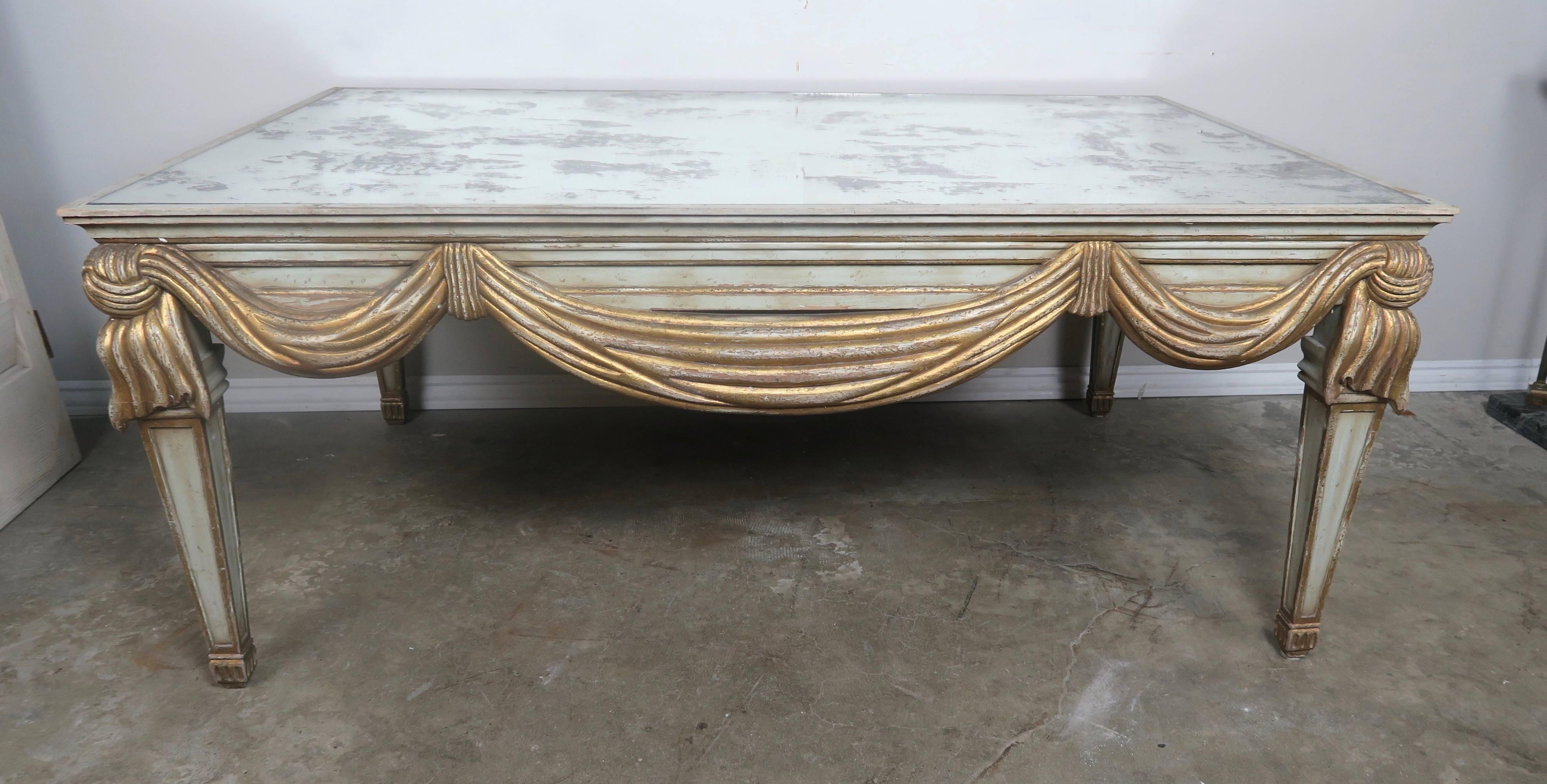 Italian Painted and Parcel-Gilt Mirrored Top Coffee Table In Distressed Condition In Los Angeles, CA