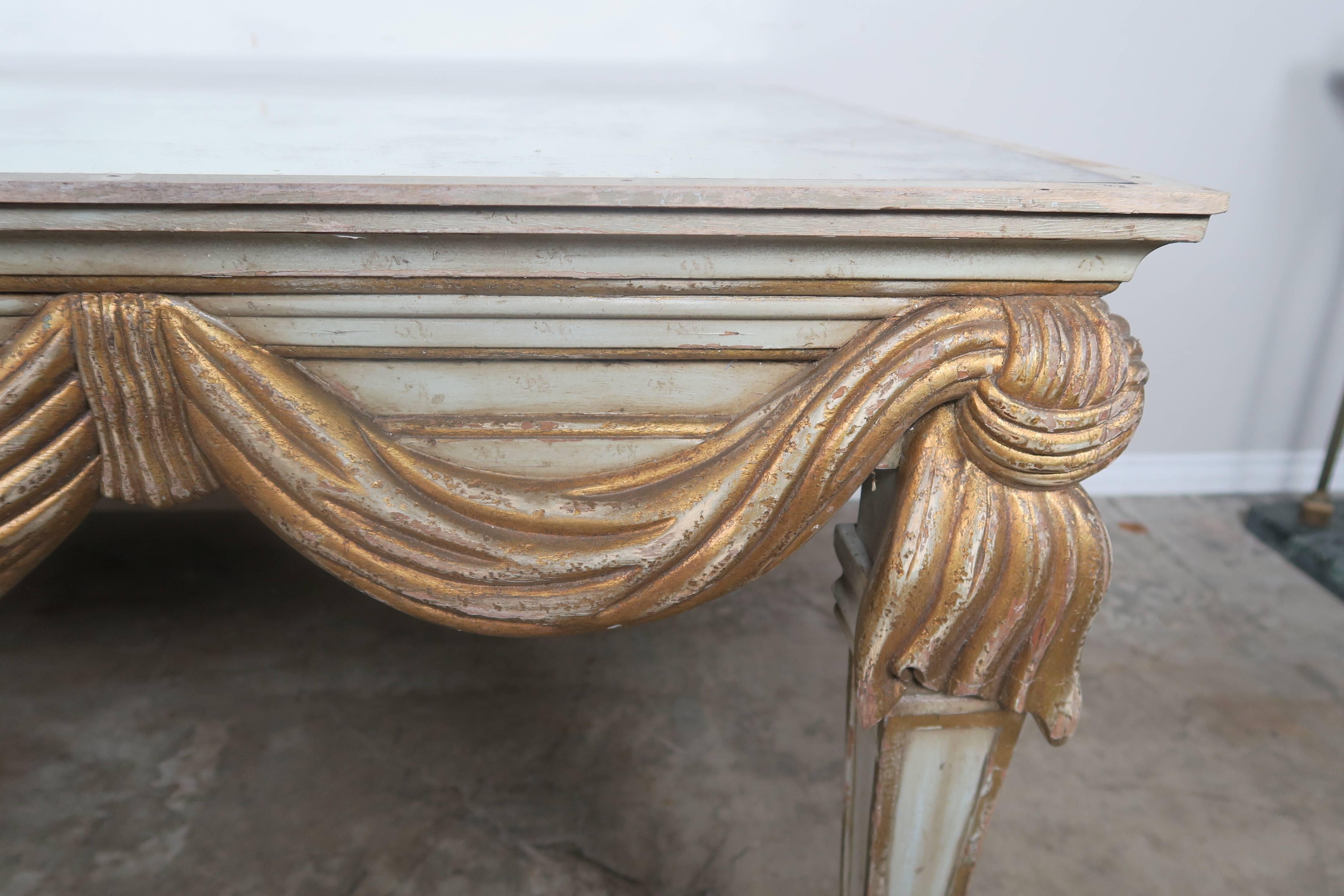 Italian Painted and Parcel-Gilt Mirrored Top Coffee Table 2