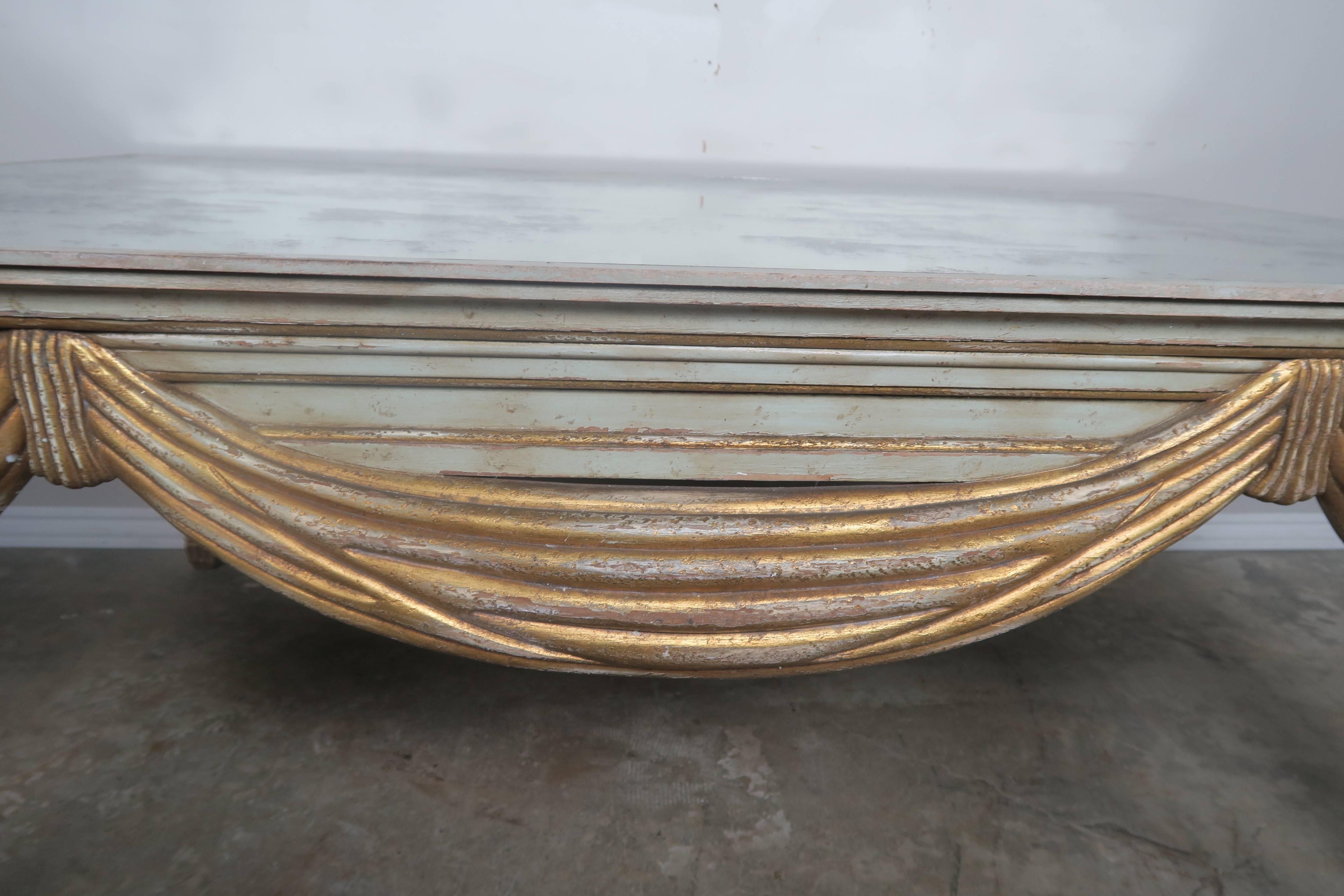Italian Painted and Parcel-Gilt Mirrored Top Coffee Table 3
