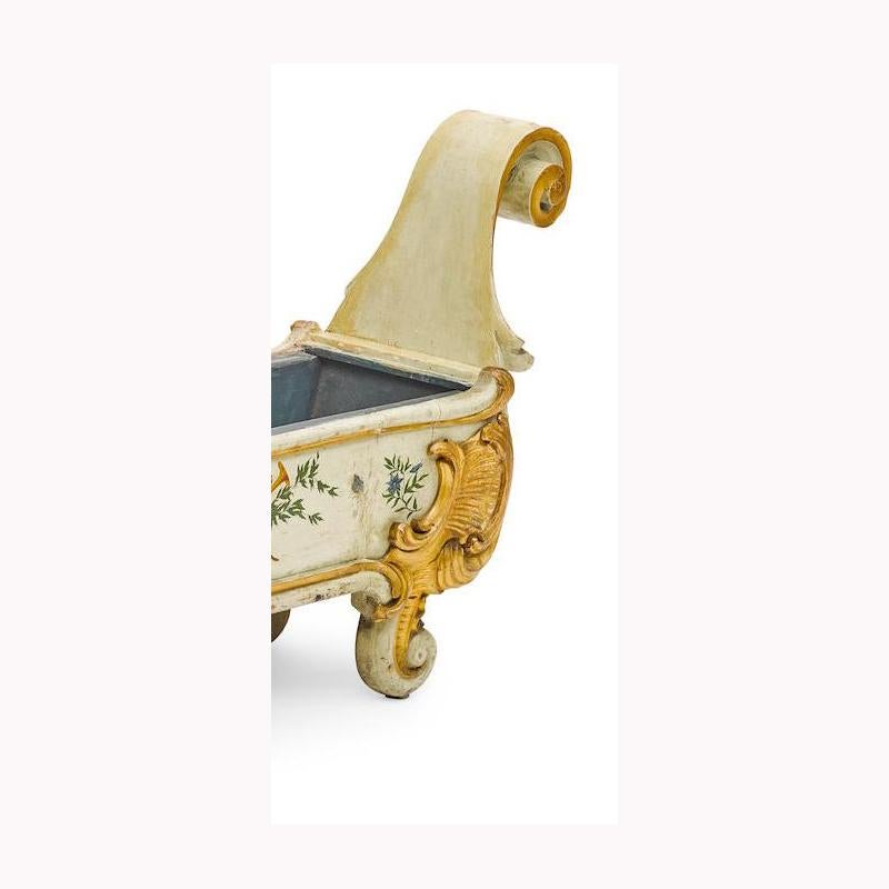 Italian Painted and Parcel-Gilt Planter, 19th Century For Sale 4