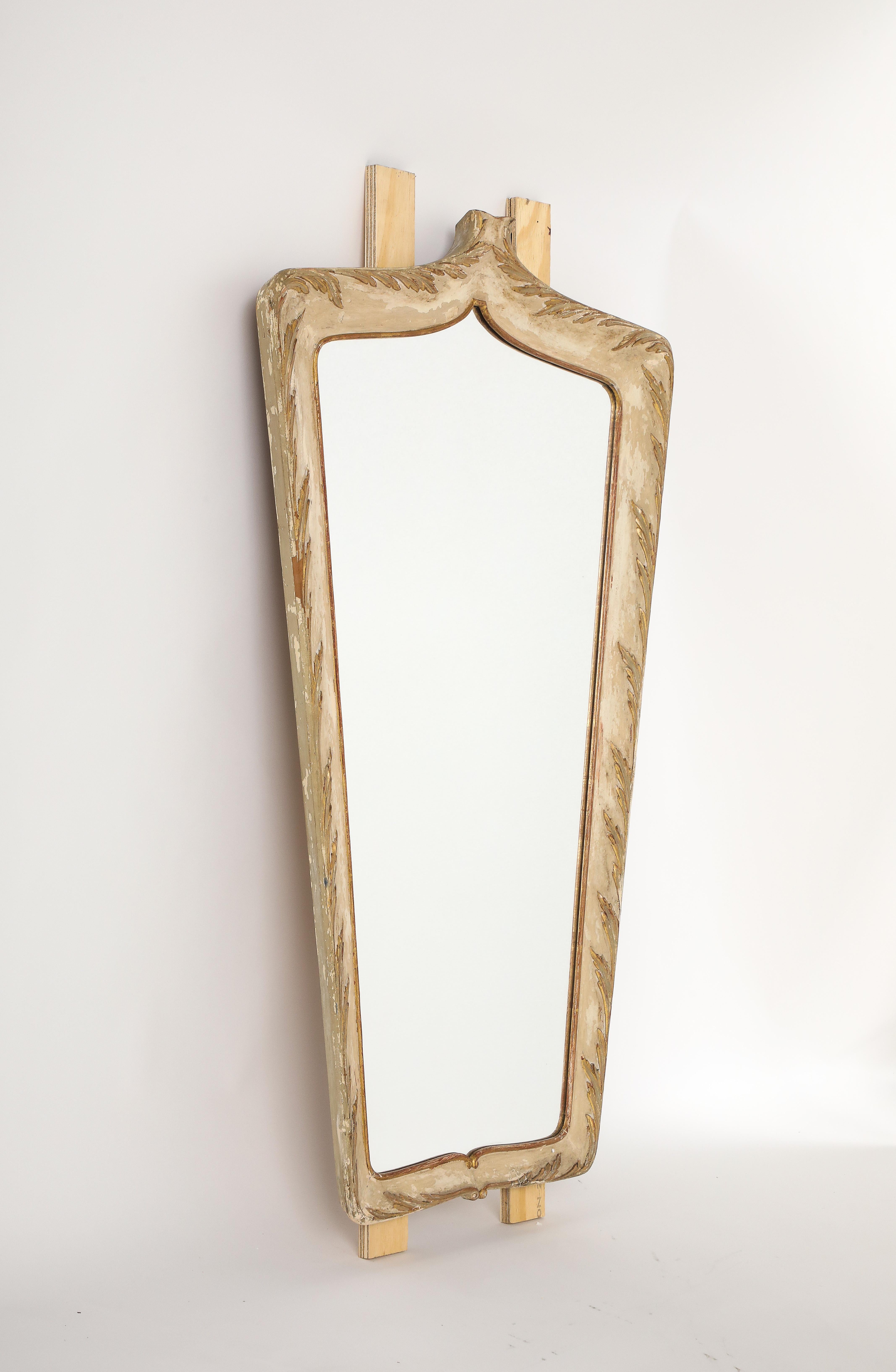Miroir italien en bois peint, sculpté et doré, vers 1940 en vente 7
