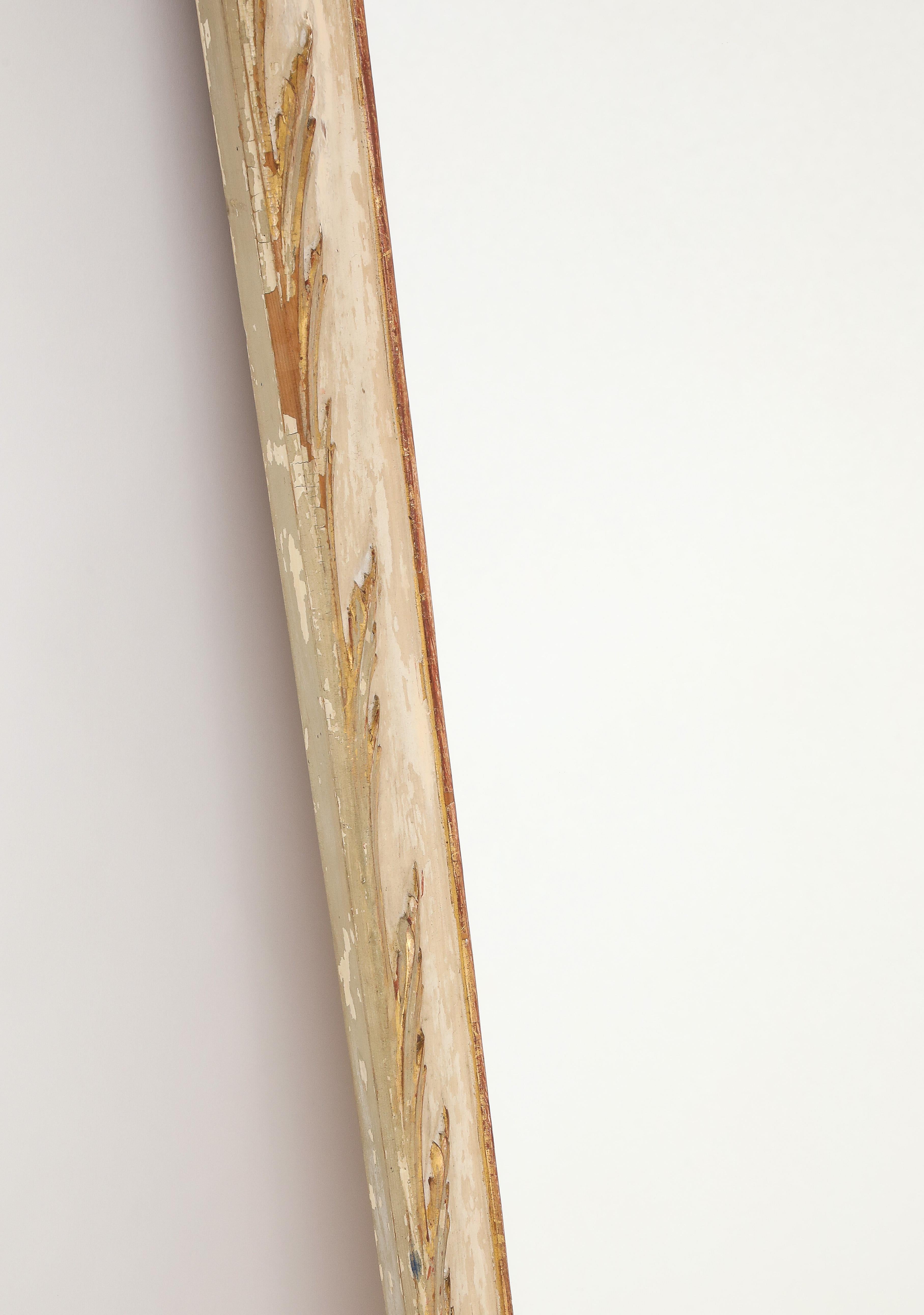 Miroir italien en bois peint, sculpté et doré, vers 1940 en vente 9