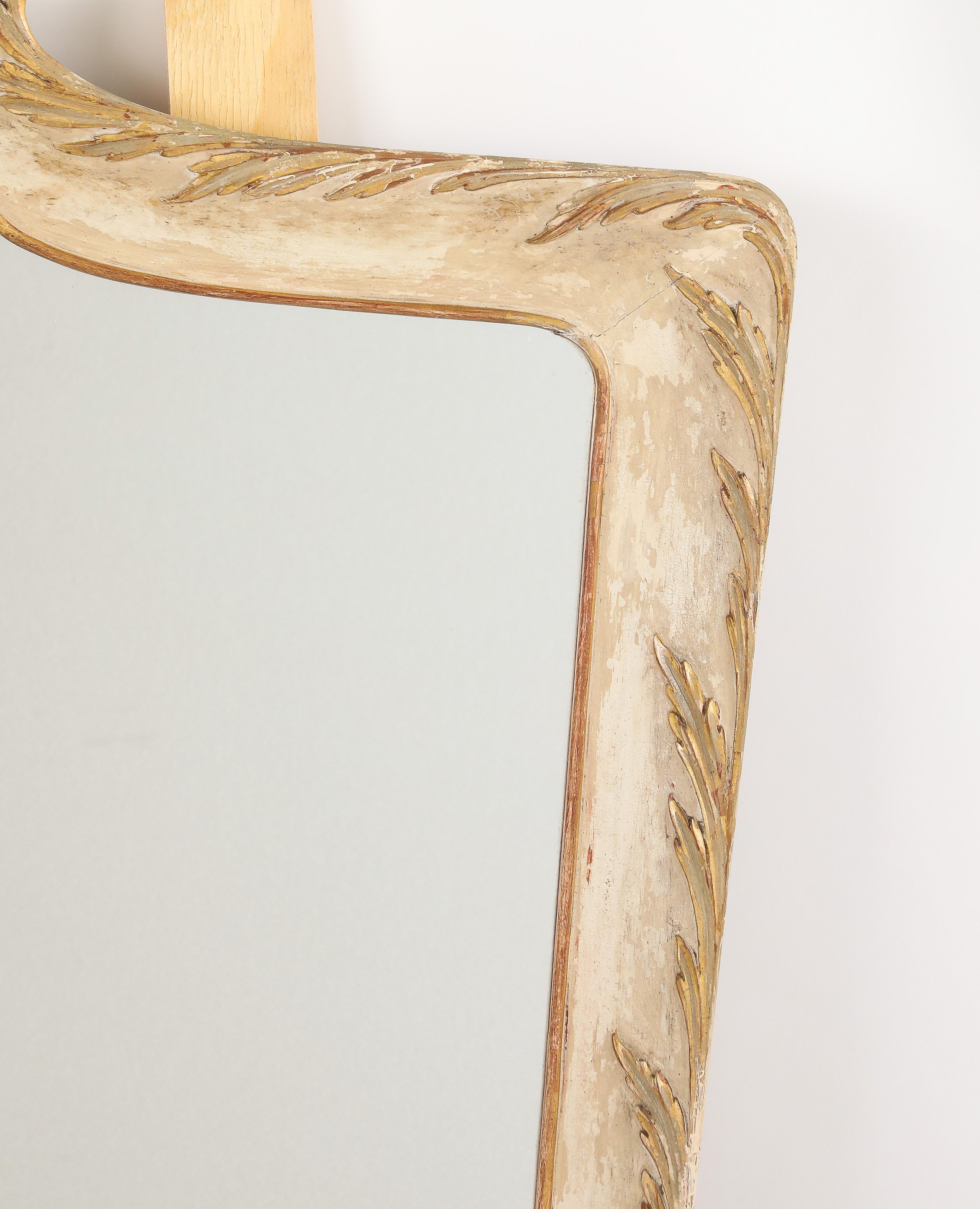 Verre Miroir italien en bois peint, sculpté et doré, vers 1940 en vente