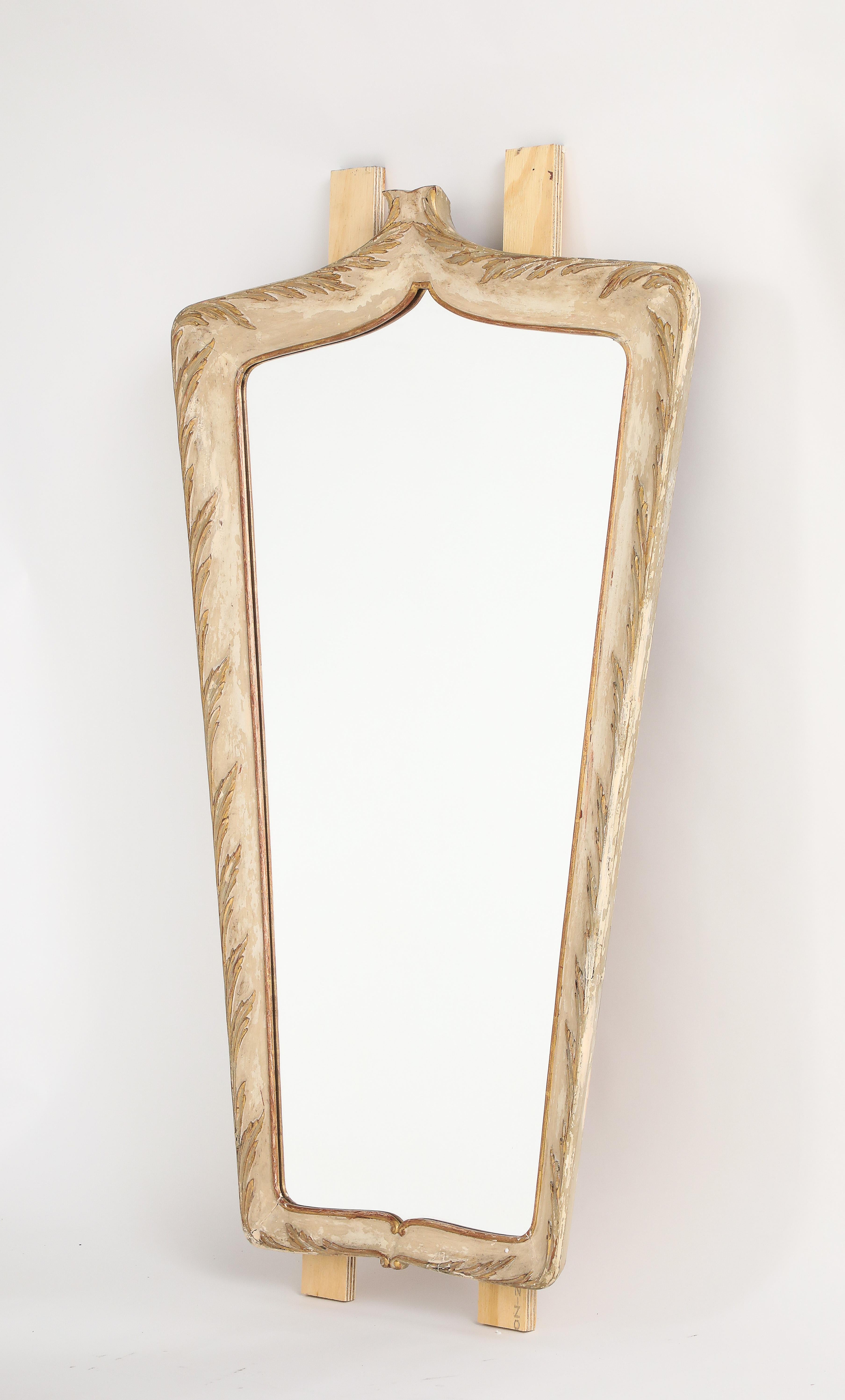 Miroir italien en bois peint, sculpté et doré, vers 1940 en vente 2