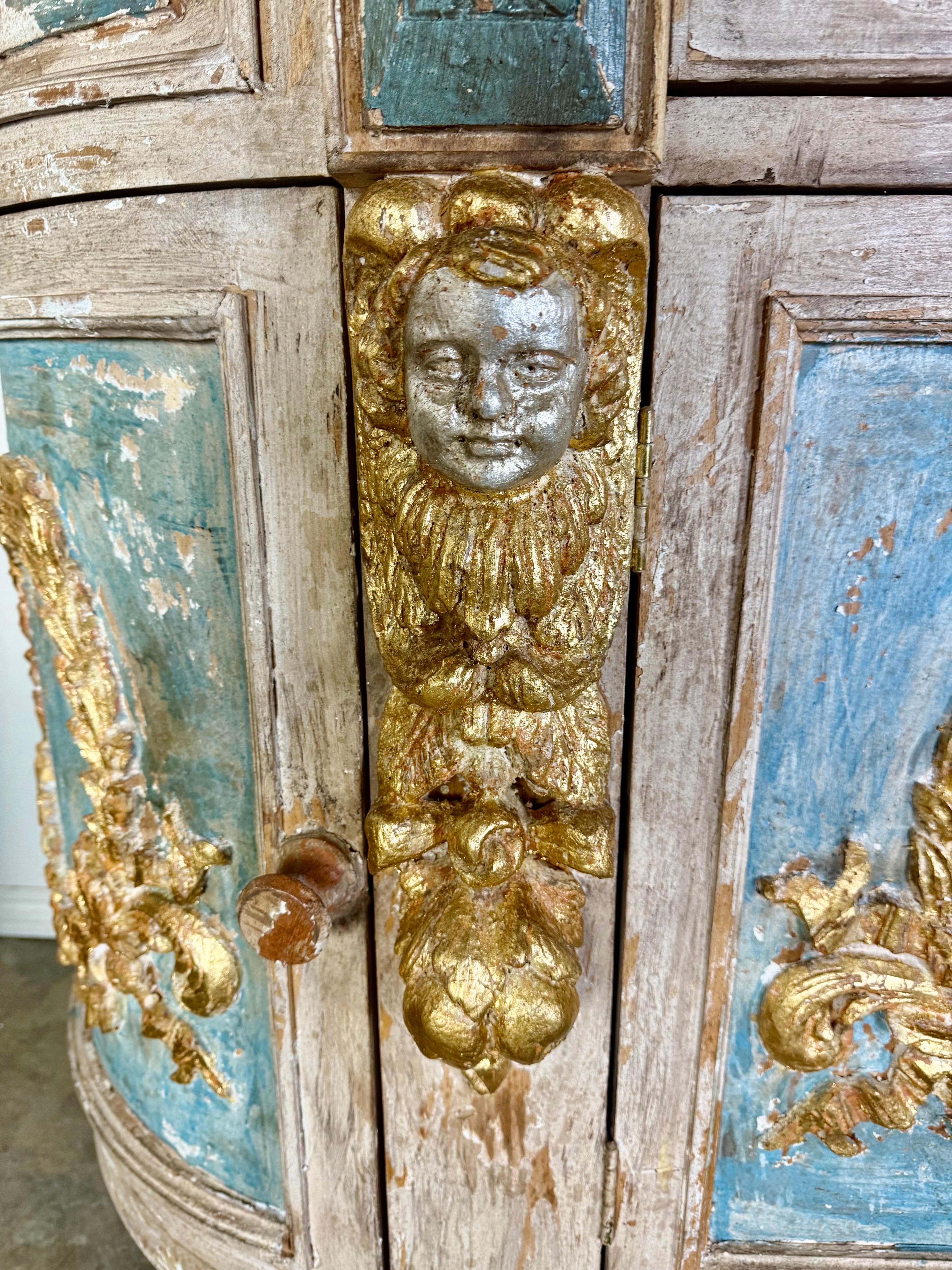 Credenza italiana in legno intagliato e dipinto con ghirlande in vendita 4