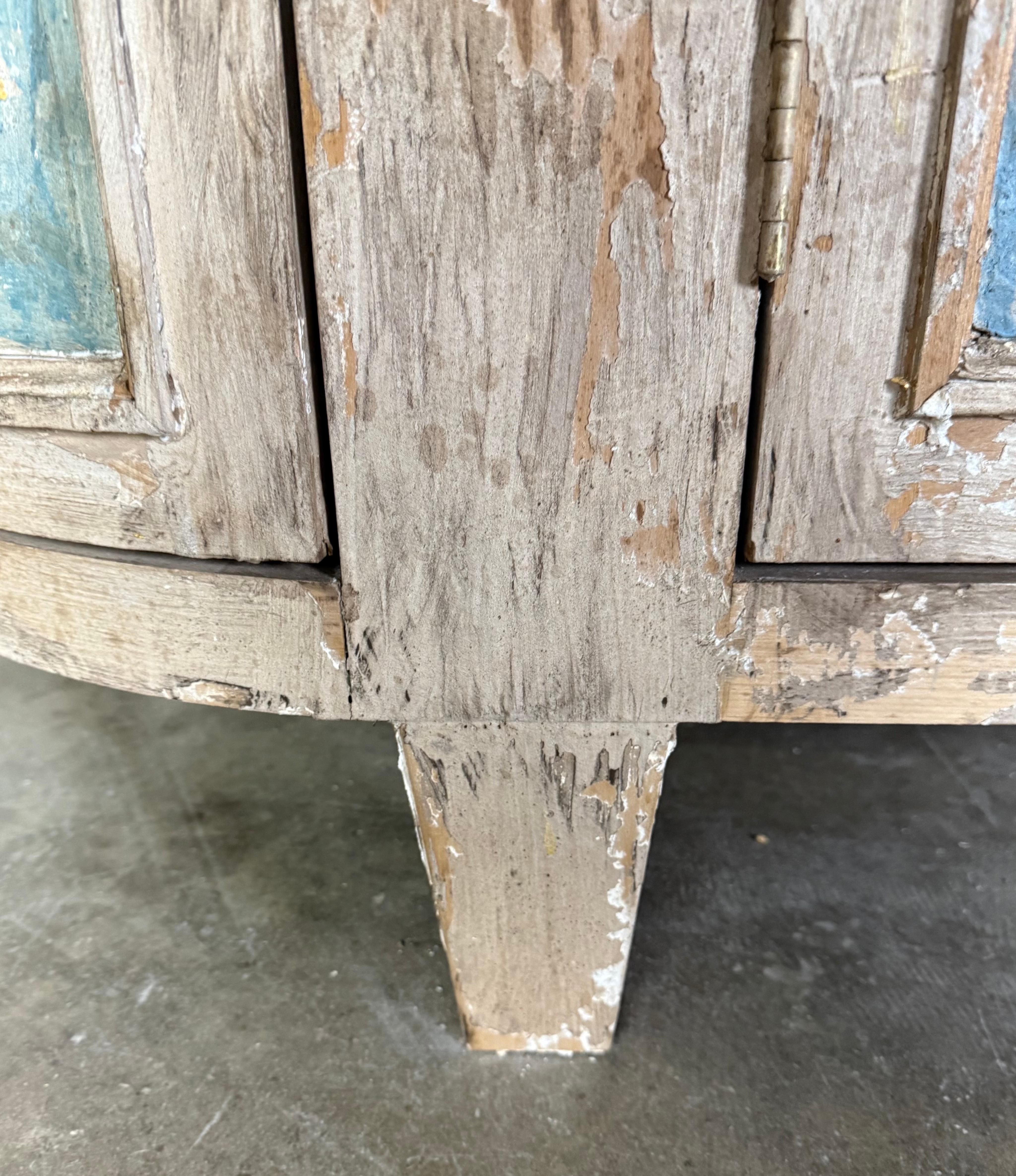 Credenza italiana in legno intagliato e dipinto con ghirlande in vendita 5