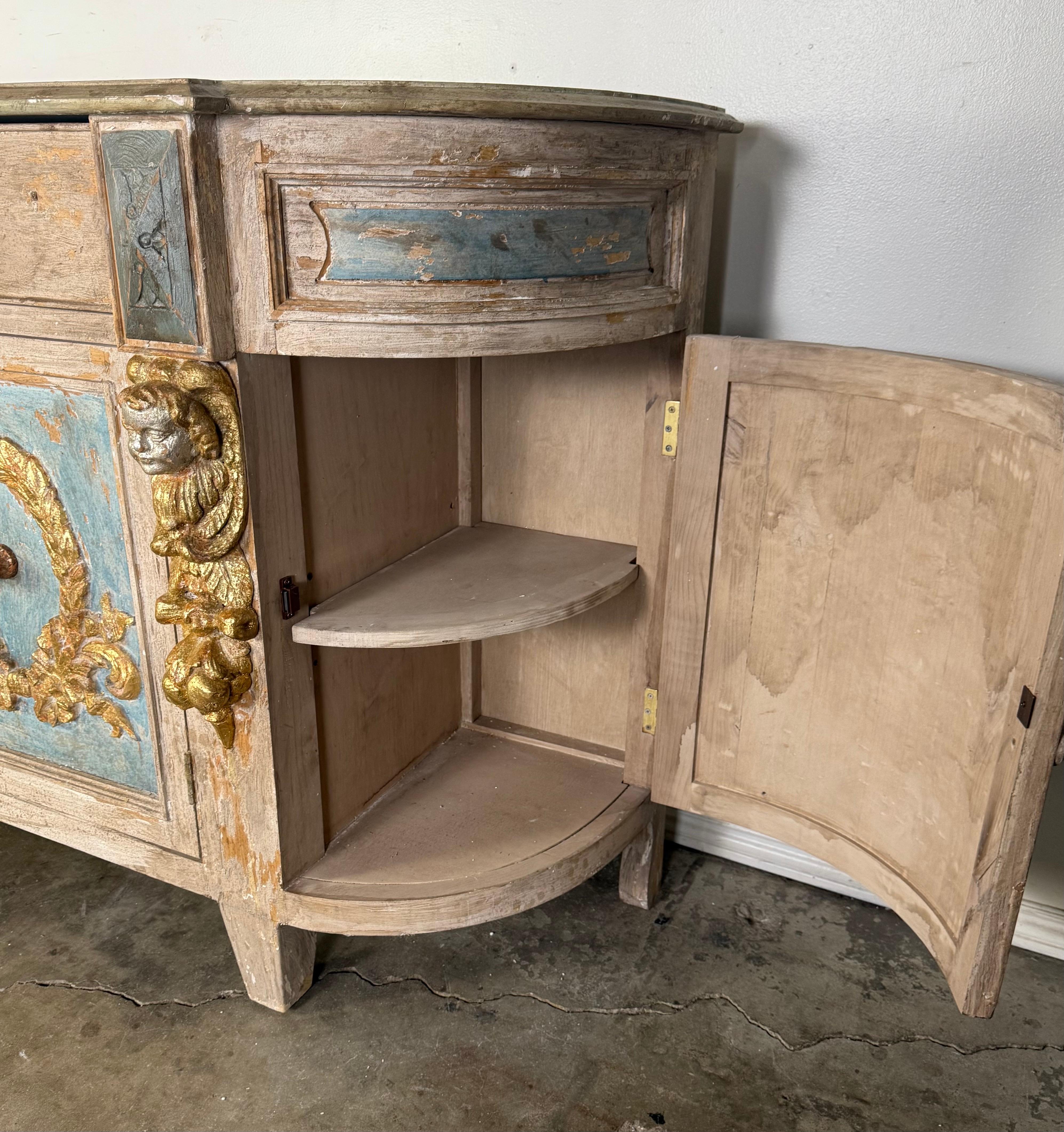 Credenza italiana in legno intagliato e dipinto con ghirlande in vendita 9