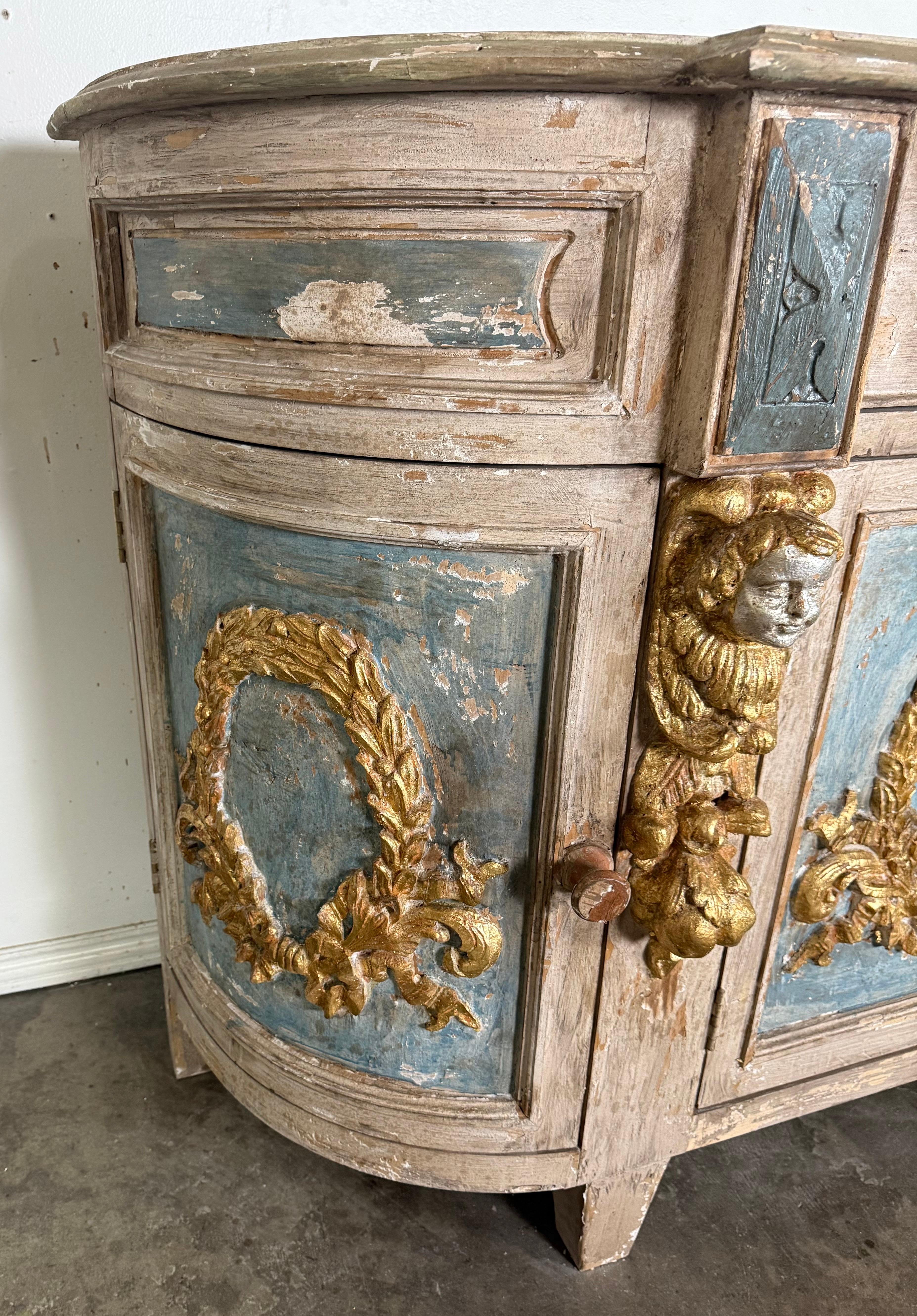 Credenza italiana in legno intagliato e dipinto con ghirlande in vendita 10