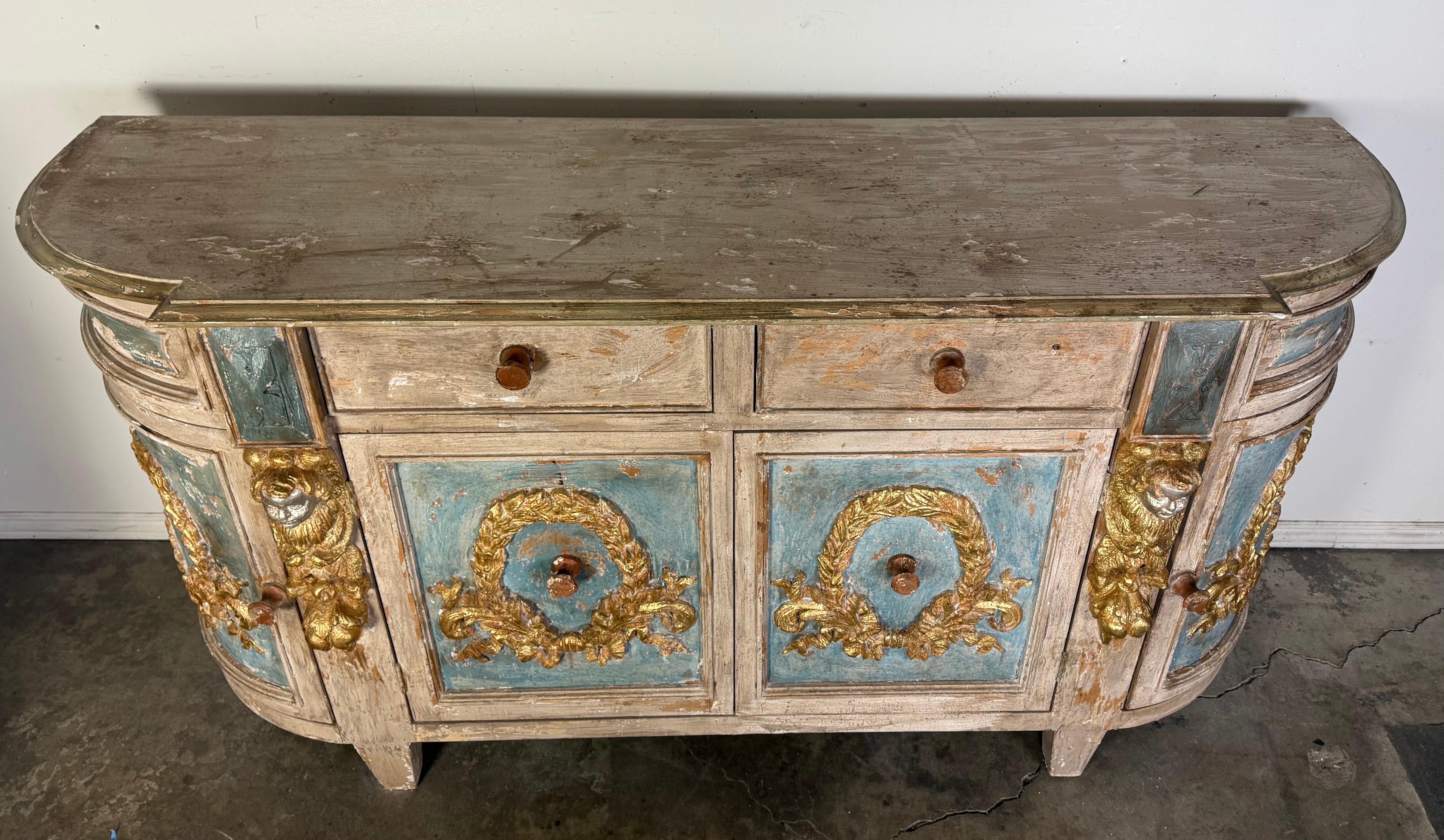Rococò Credenza italiana in legno intagliato e dipinto con ghirlande in vendita
