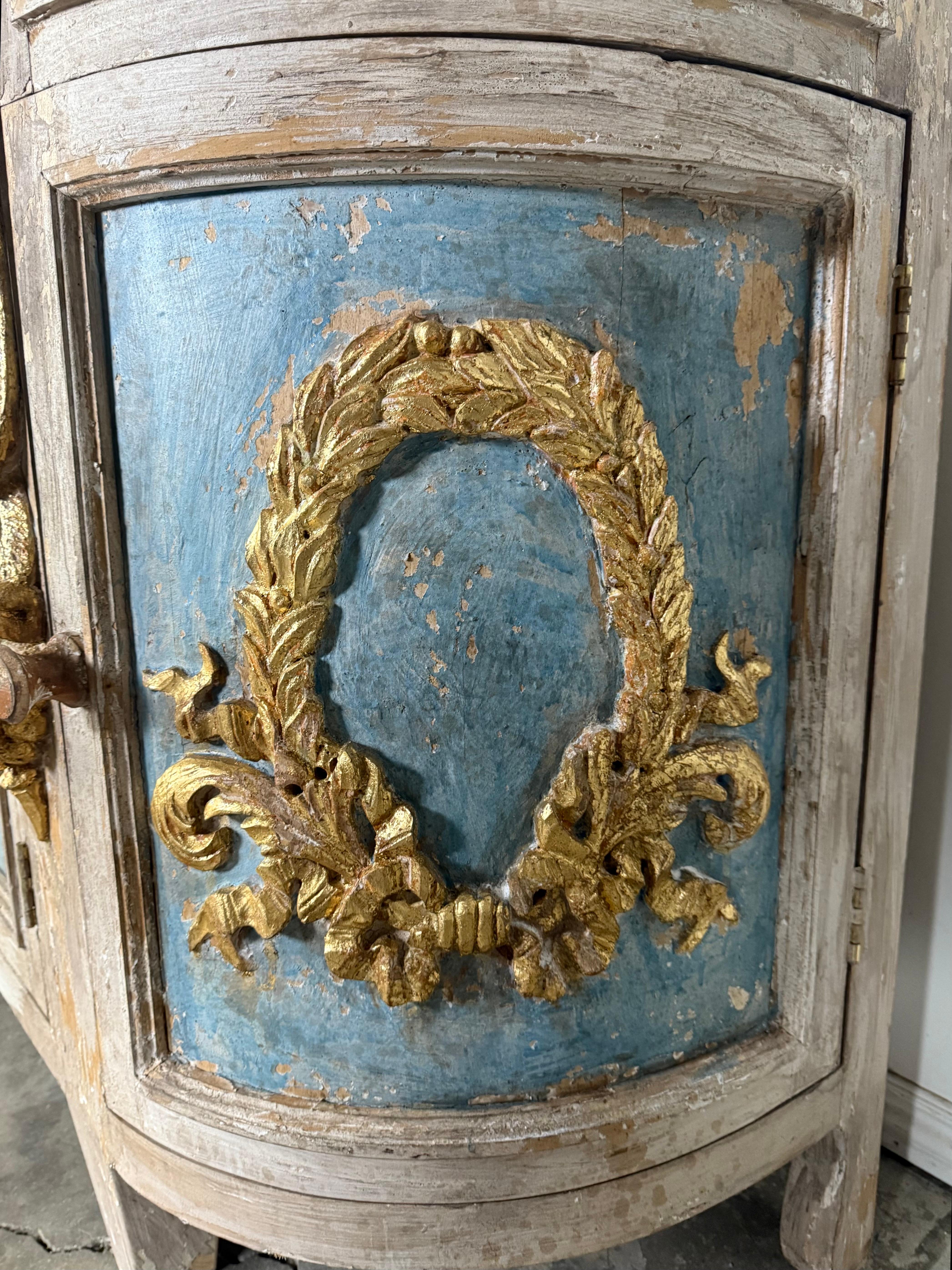 Credenza italiana in legno intagliato e dipinto con ghirlande in vendita 1