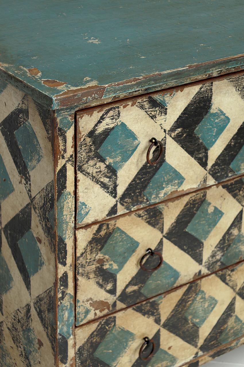 Italiano Commode italiana dipinta con motivo geometrico in vendita