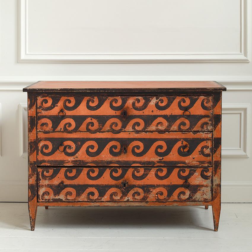Peint à la main Commode italienne peinte avec motif de vagues en vente