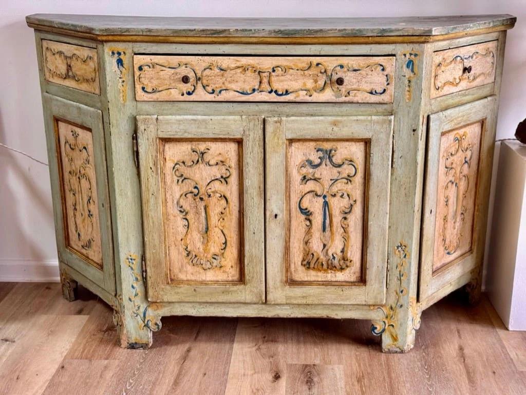 Italian Painted Florentine Credenza, Late 18th Century In Good Condition For Sale In Charlottesville, VA