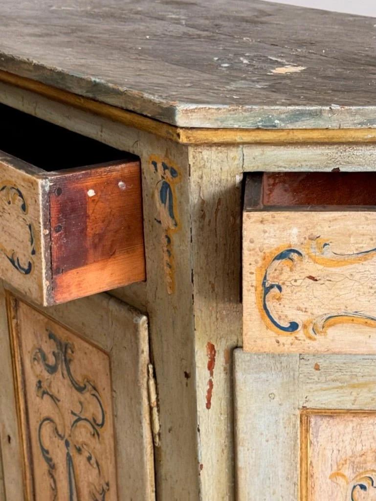 Italian Painted Florentine Credenza, Late 18th Century For Sale 1
