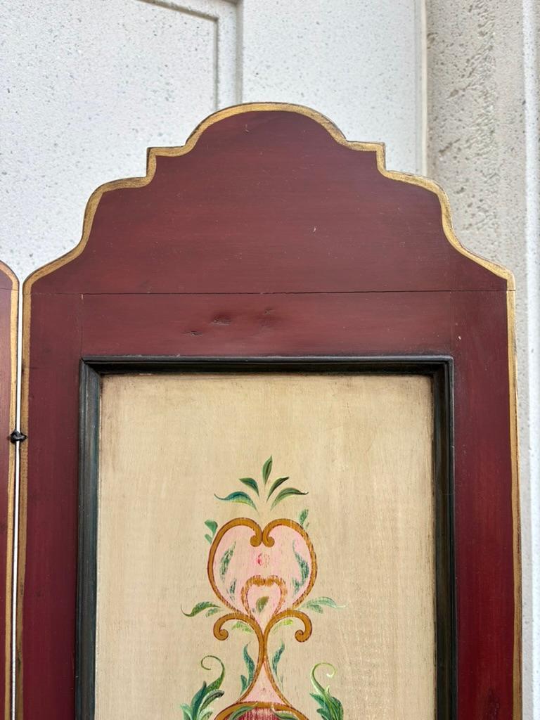 Biombo Italiano De Cuatro Paneles De Madera Pintada Con Decoración Floral Hecho a mano en venta
