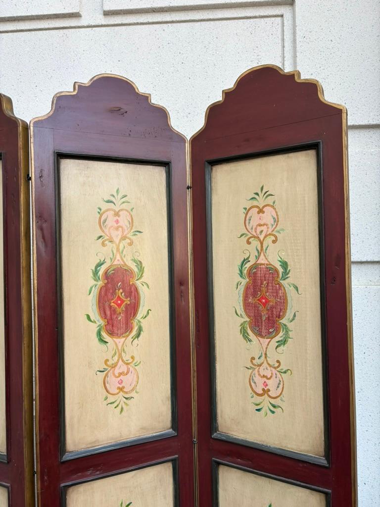 Biombo Italiano De Cuatro Paneles De Madera Pintada Con Decoración Floral en venta 1