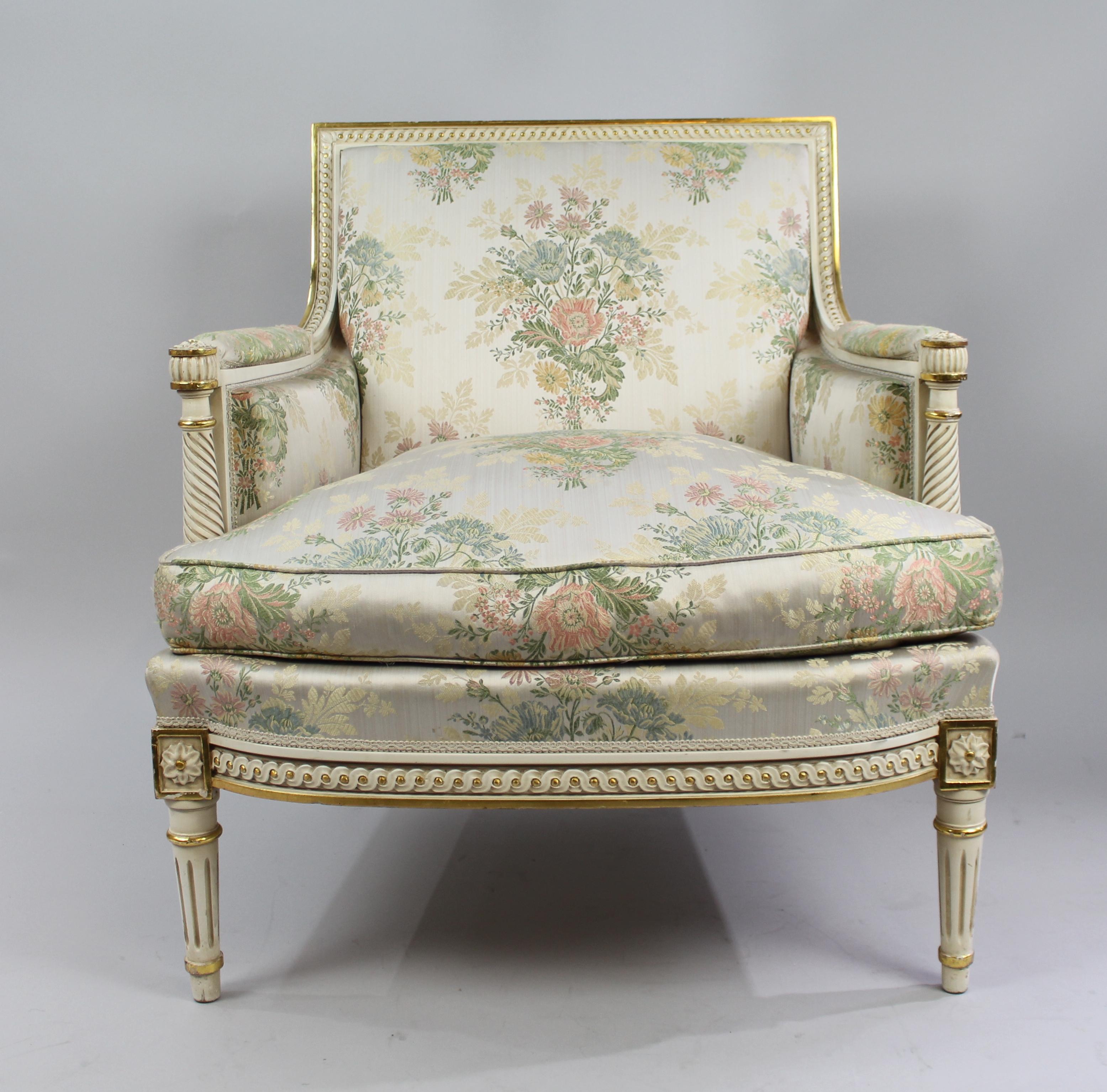 Italian Painted and Gilt Carved Wood Silik Upholstered Armchair In Good Condition For Sale In Worcester, Worcestershire