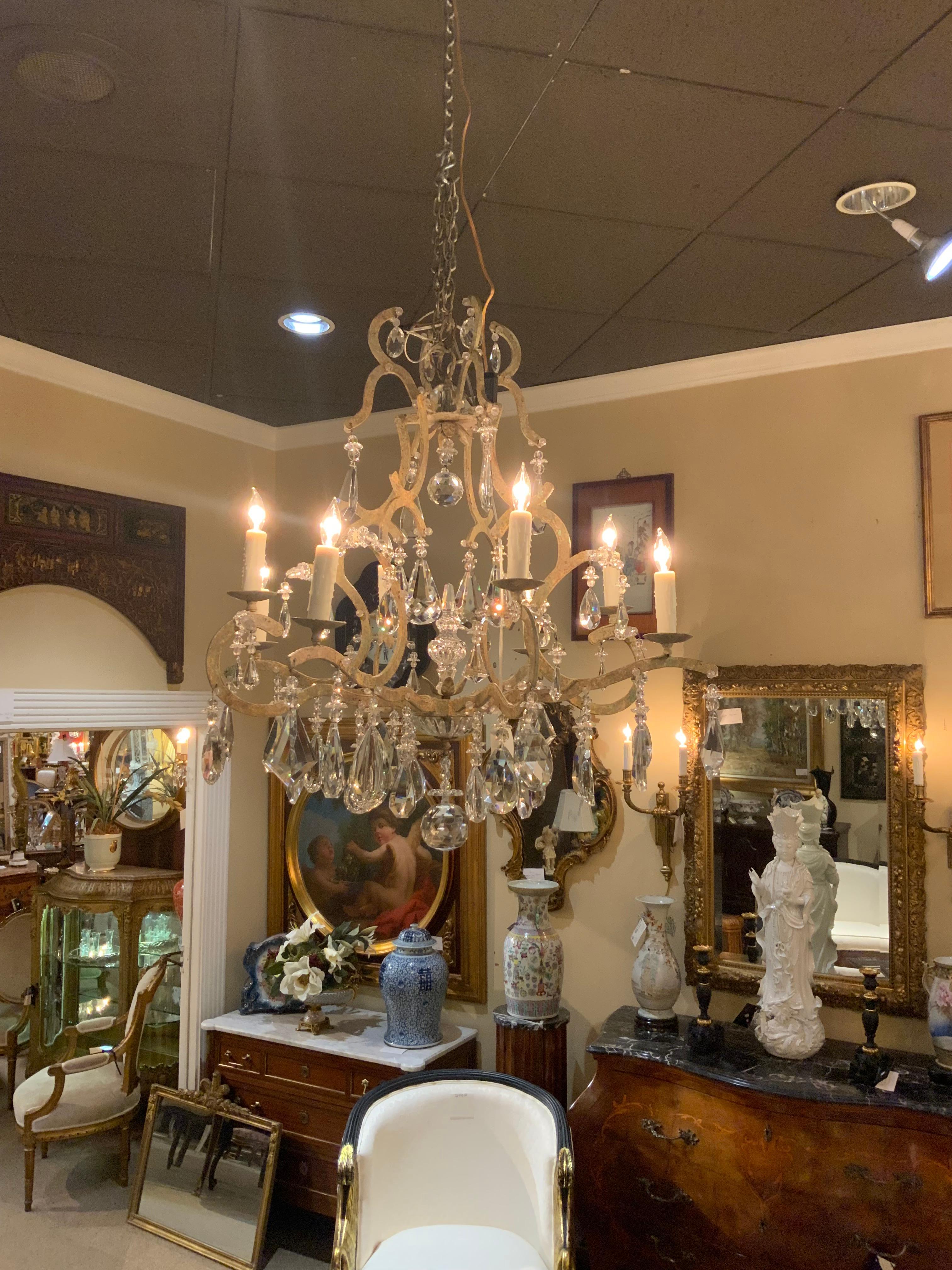 Cristal Lustre italien à huit lumières en fer peint et cristal en vente