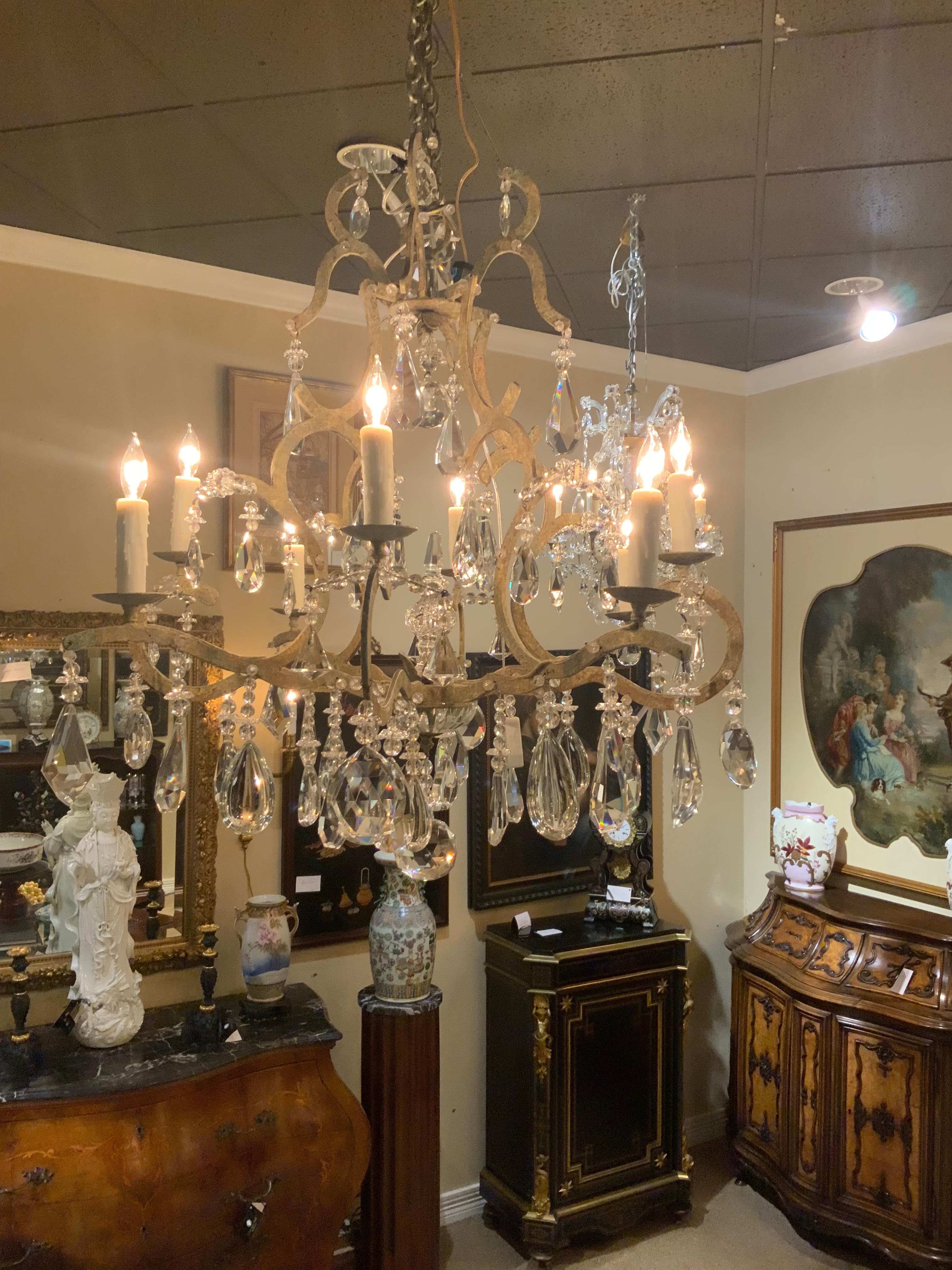 Lustre italien à huit lumières en fer peint et cristal en vente 1
