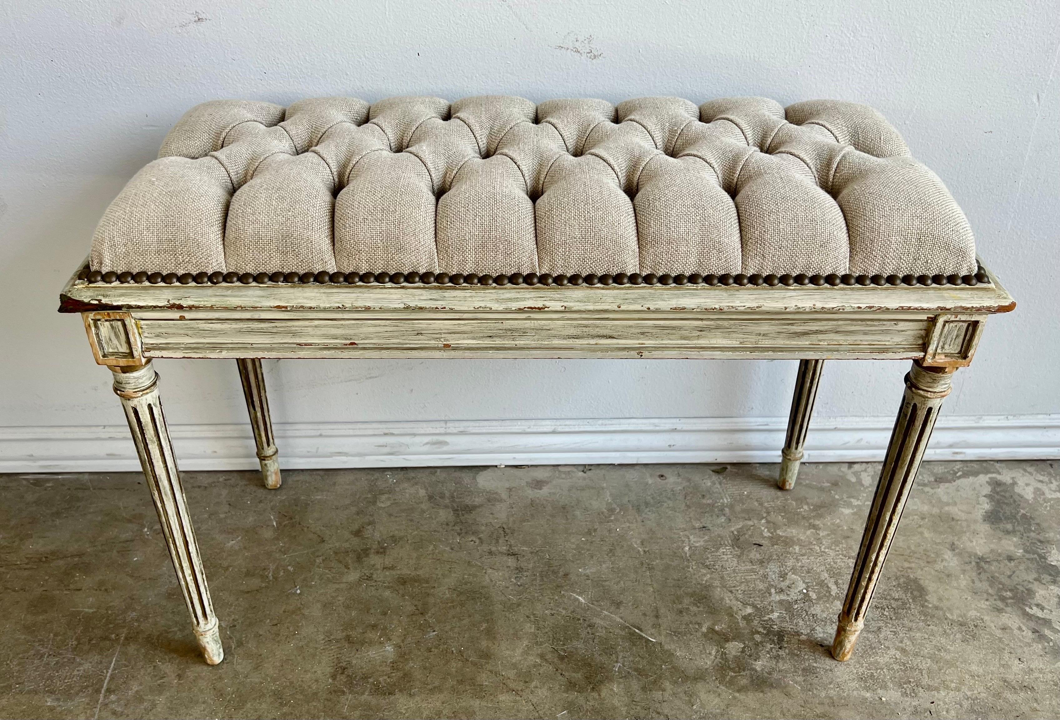 Italian Painted Neoclassical Style Linen Bench In Distressed Condition In Los Angeles, CA