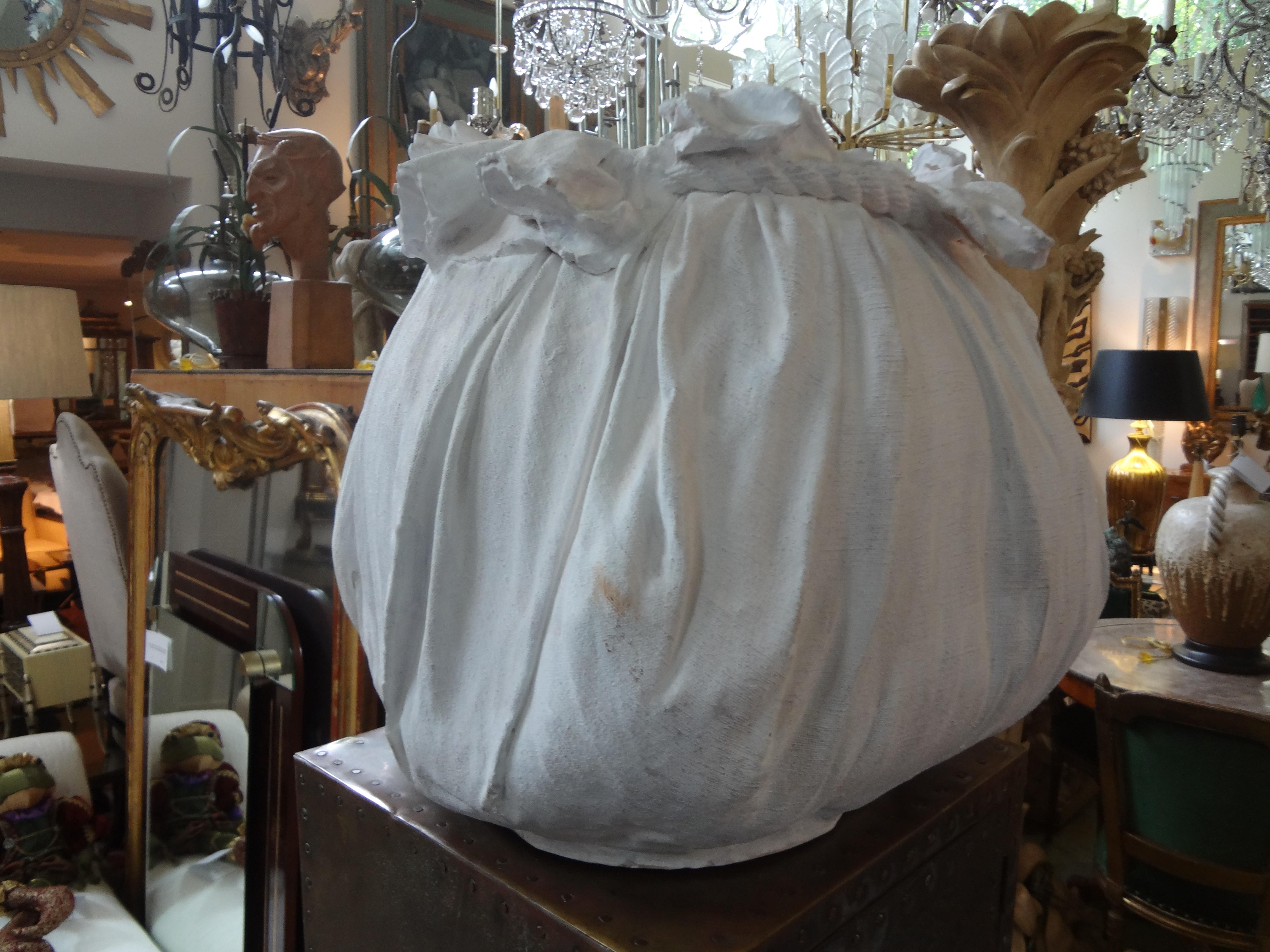 Italienische bemalte, drapierte Terrakotta-Urne aus Seil mit Drapierung nach Serge Roche im Zustand „Gut“ im Angebot in Houston, TX