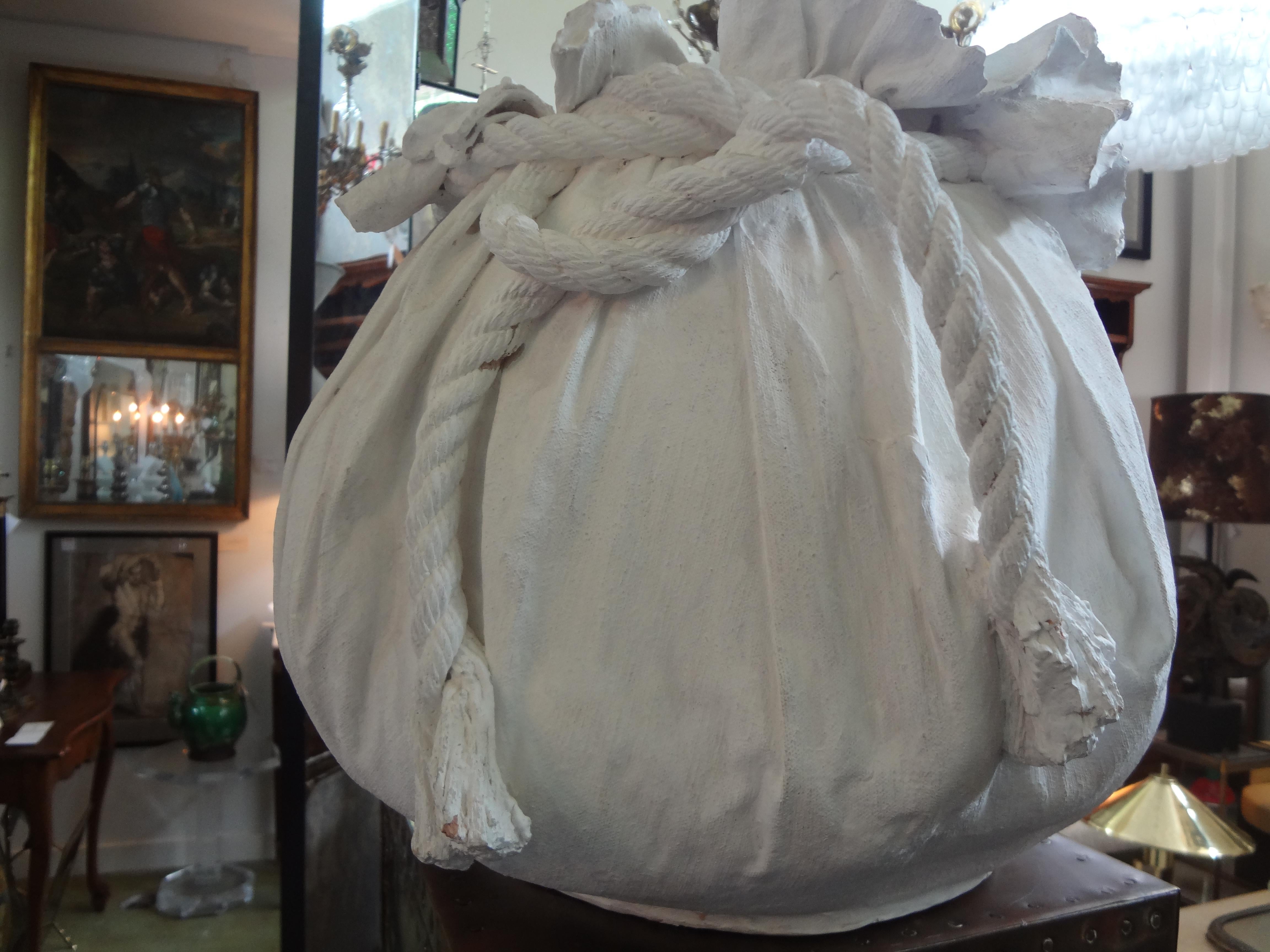 Italienische bemalte, drapierte Terrakotta-Urne aus Seil mit Drapierung nach Serge Roche im Angebot 2