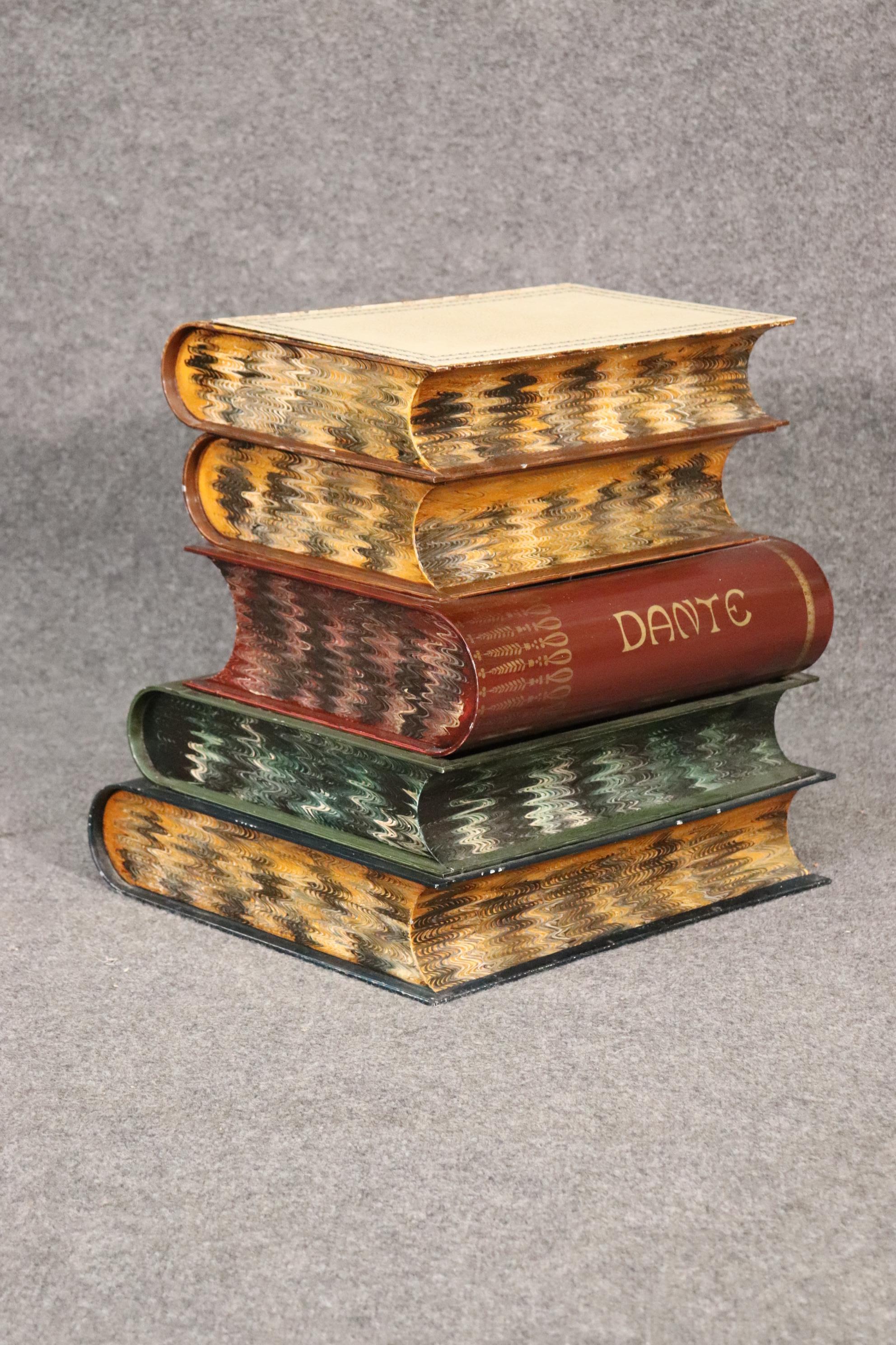 Neoclassico Tavolino italiano in metallo verniciato in stile libri di letteratura storica in vendita