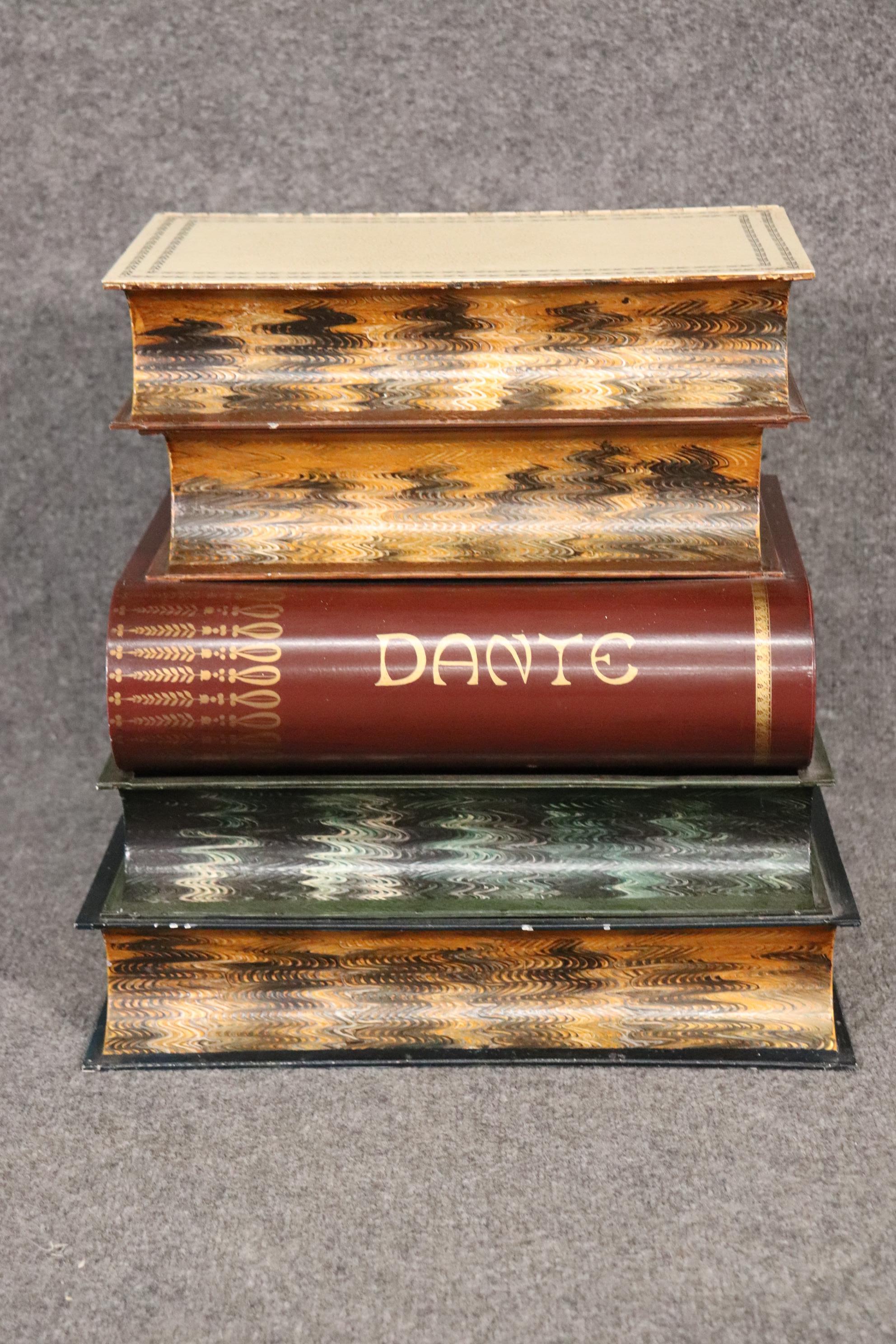 Italiano Tavolino italiano in metallo verniciato in stile libri di letteratura storica in vendita