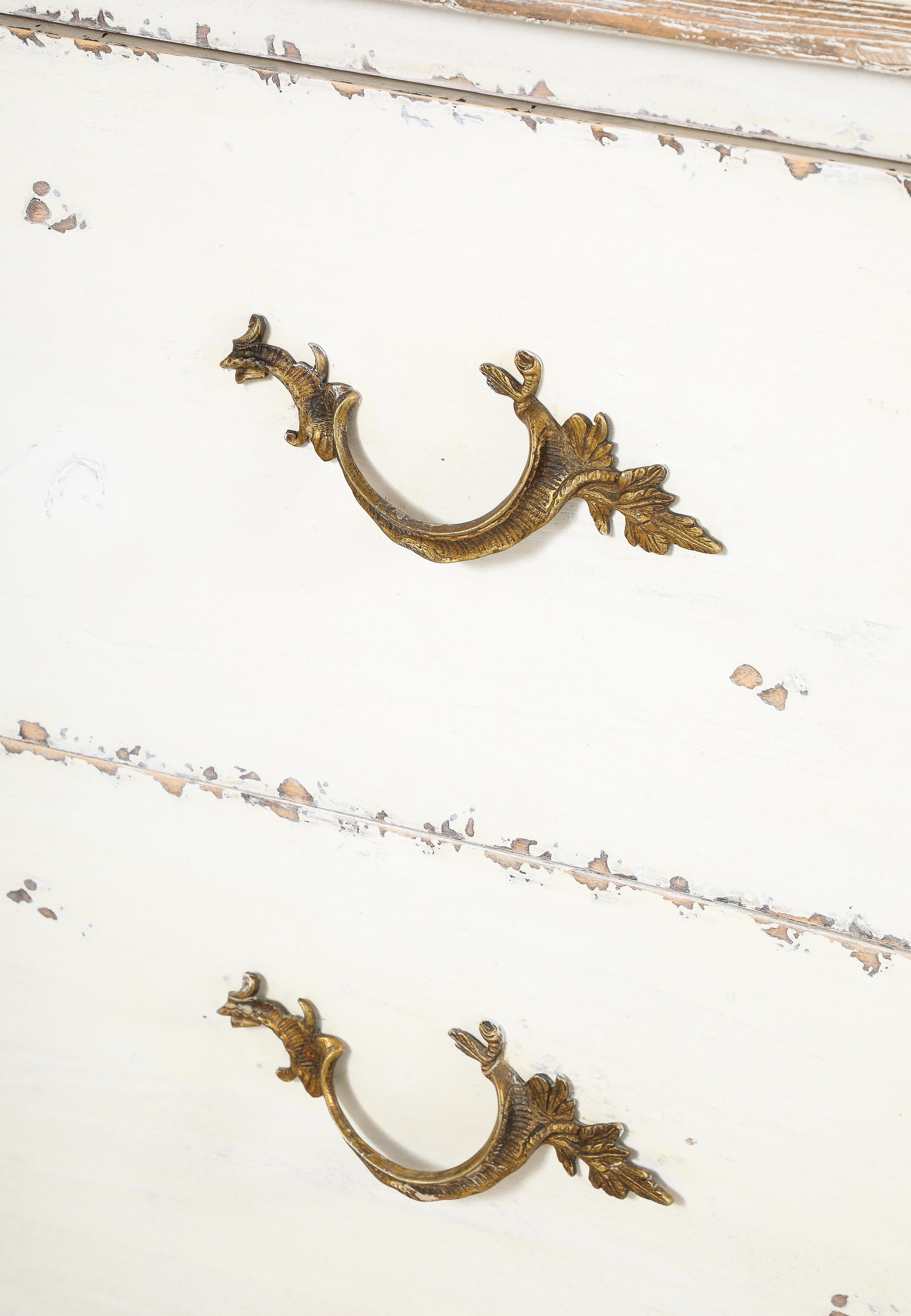 Commode rococo italienne peinte à deux tiroirs en vente 3