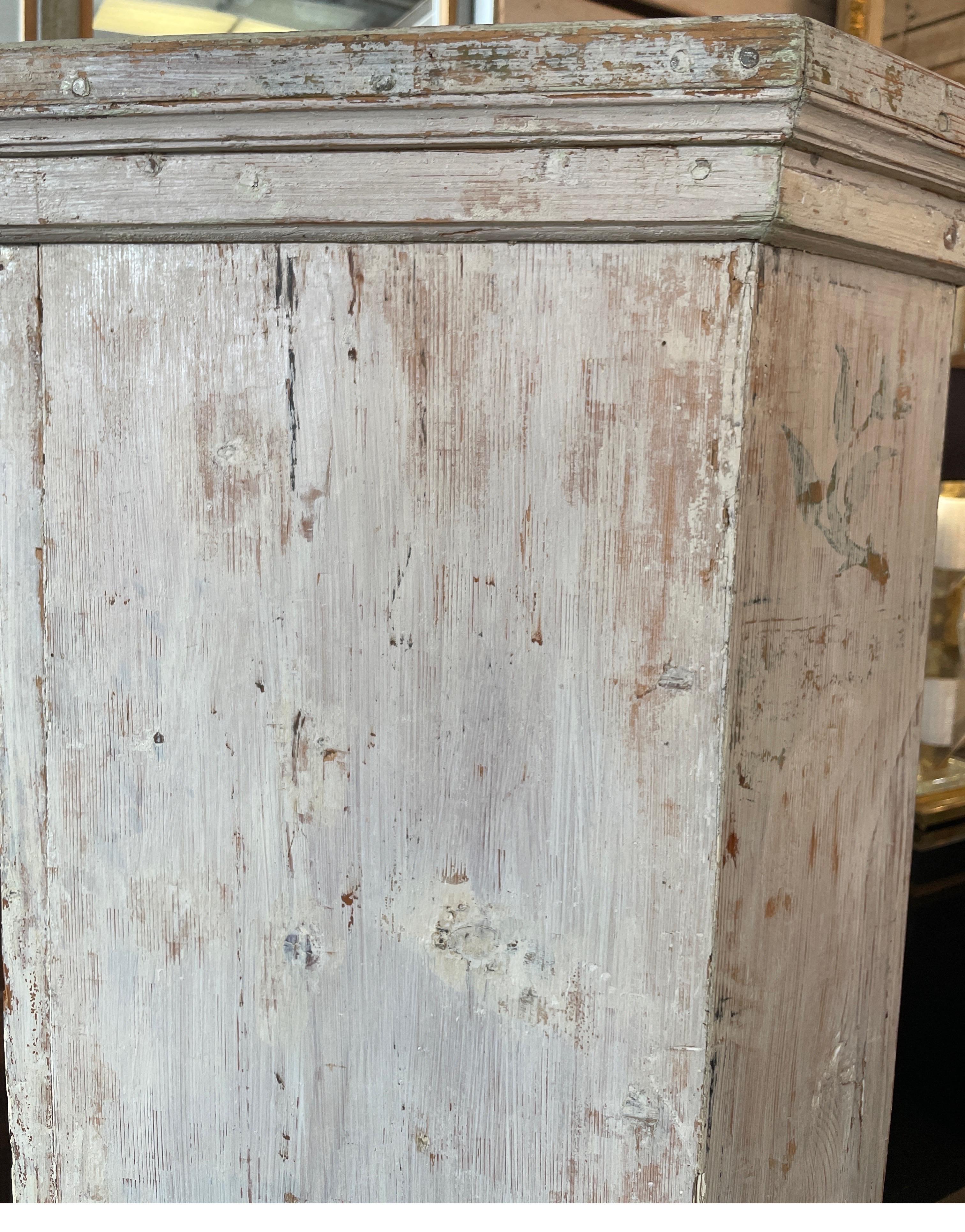 Italian Painted White 19th Century Armoire  For Sale 6
